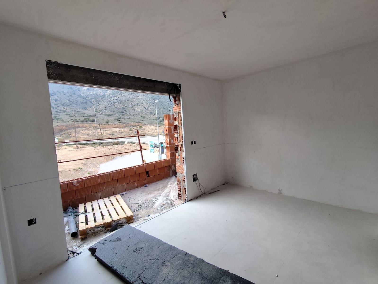 2 soveværelse Semi-Rækkehus til salg i Cox med swimmingpool garage - € 219.000 (Ref: 9004739)