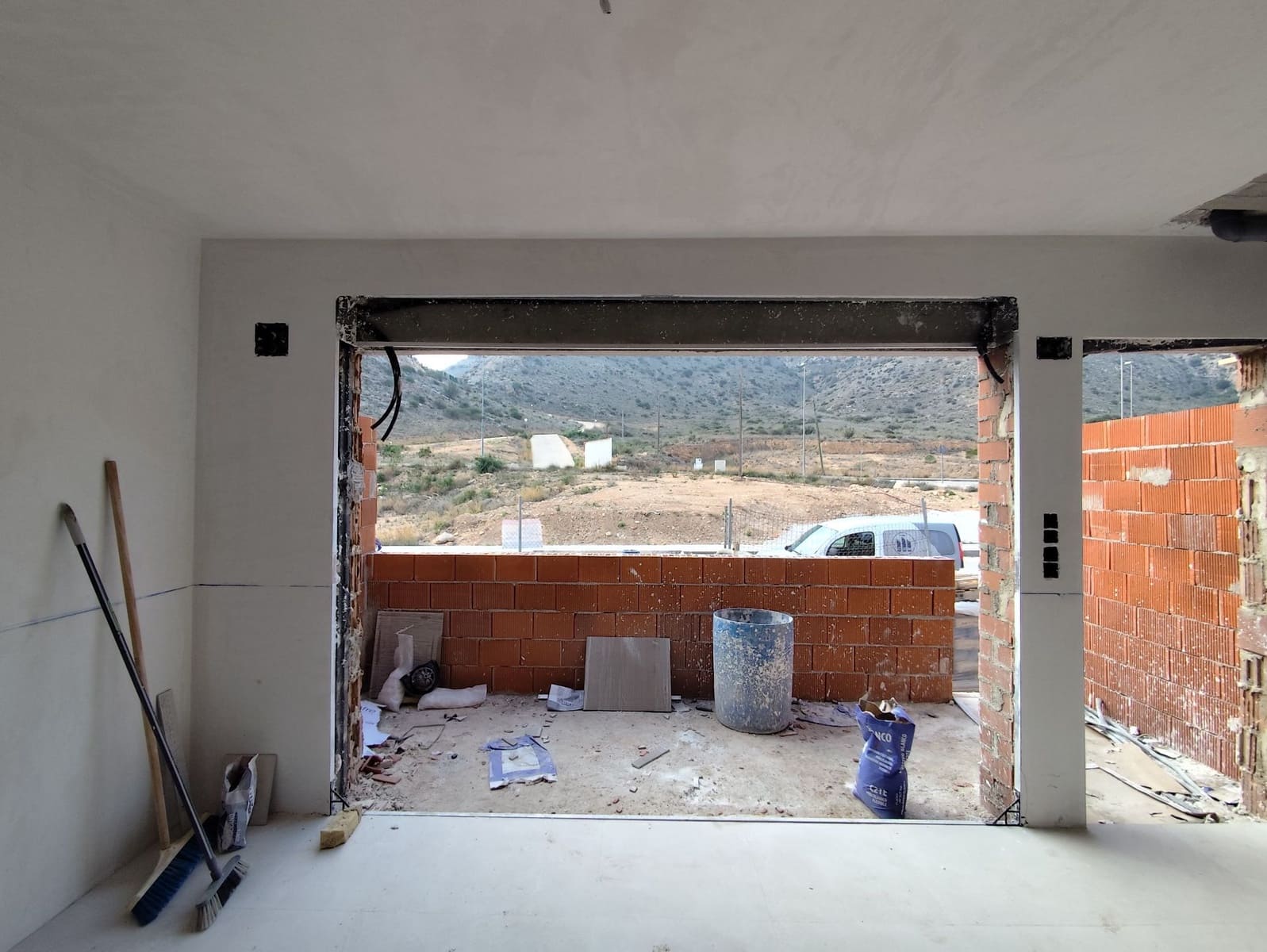 2 soveværelse Semi-Rækkehus til salg i Cox med swimmingpool garage - € 219.000 (Ref: 9004739)