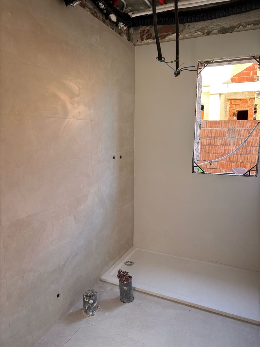 2 soveværelse Semi-Rækkehus til salg i Cox med swimmingpool garage - € 219.000 (Ref: 9004739)