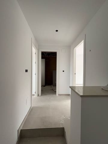 2 soverom Kjedet enebolig til salgs i Cox med svømmebasseng garasje - € 219 000 (Ref: 9004739)