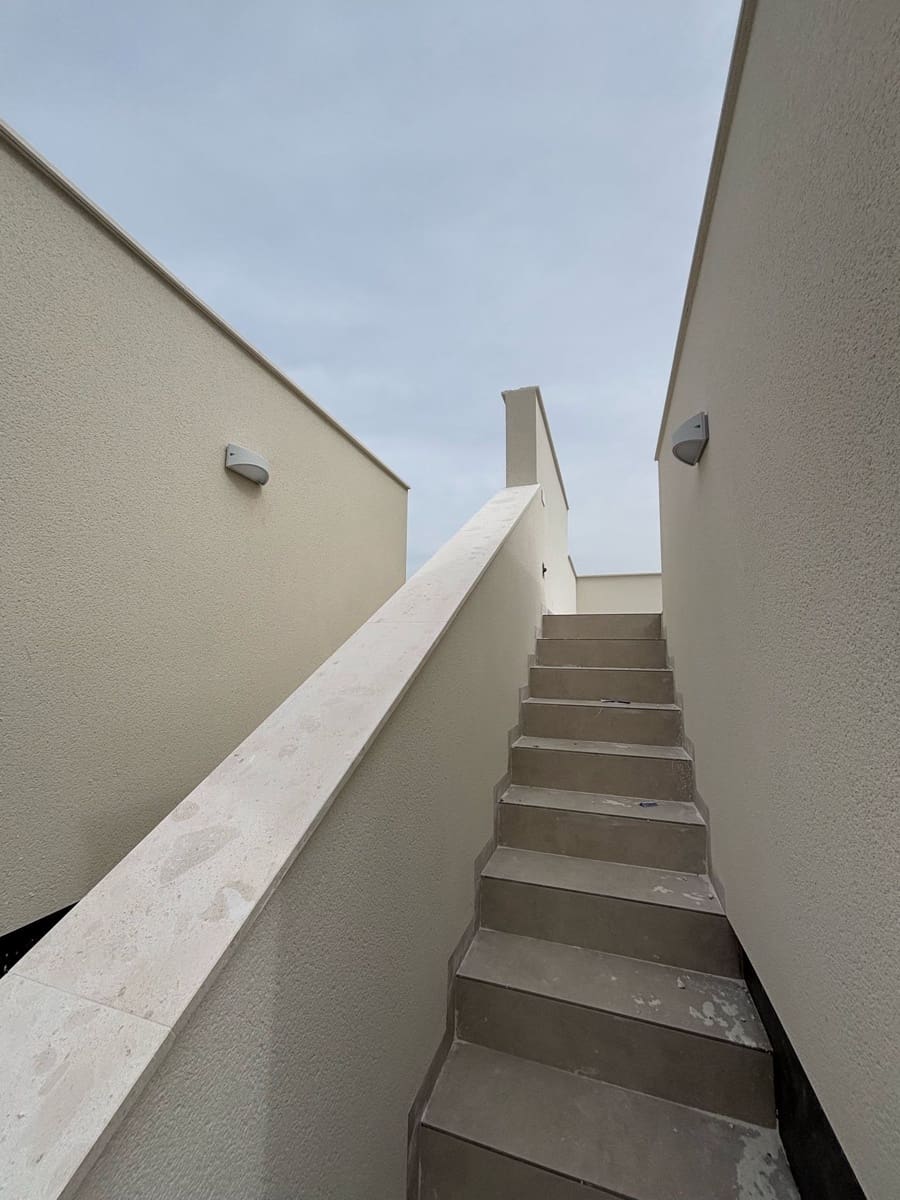 2 soveværelse Semi-Rækkehus til salg i Cox med swimmingpool garage - € 219.000 (Ref: 9004739)