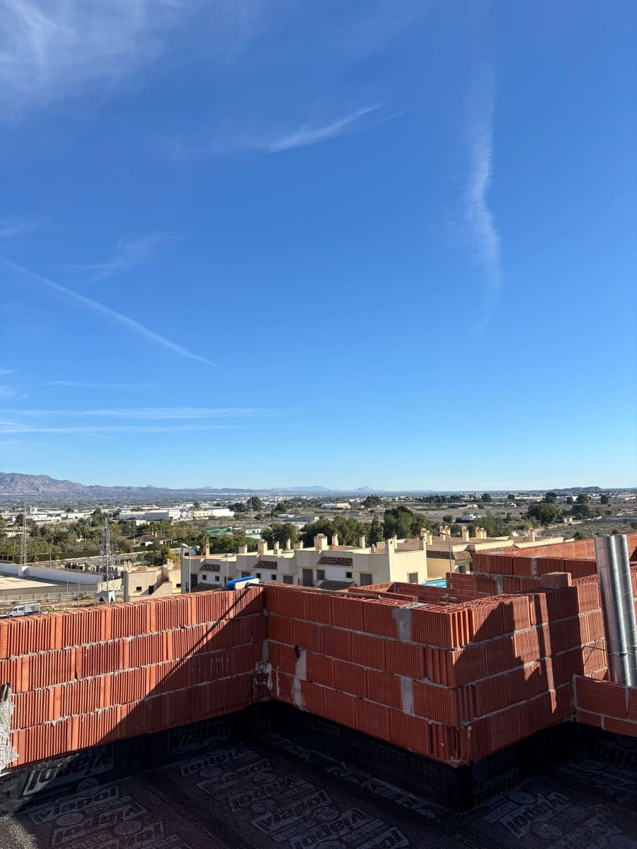 2 soveværelse Semi-Rækkehus til salg i Cox med swimmingpool garage - € 219.000 (Ref: 9004739)