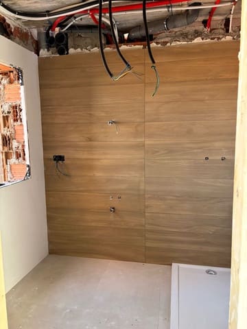 2 soverom Kjedet enebolig til salgs i Cox med svømmebasseng garasje - € 219 000 (Ref: 9004739)