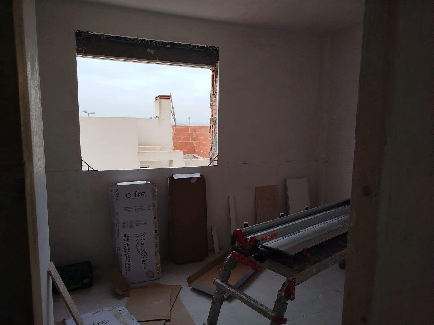 2 soveværelse Semi-Rækkehus til salg i Cox med swimmingpool garage - € 219.000 (Ref: 9004739)