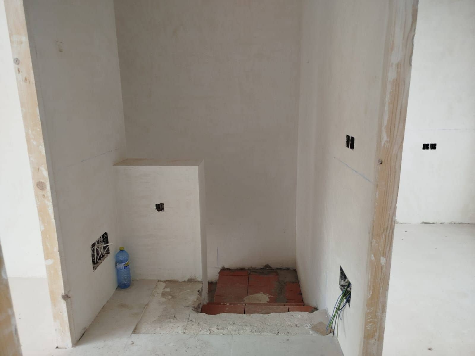 2 soveværelse Semi-Rækkehus til salg i Cox med swimmingpool garage - € 219.000 (Ref: 9004739)