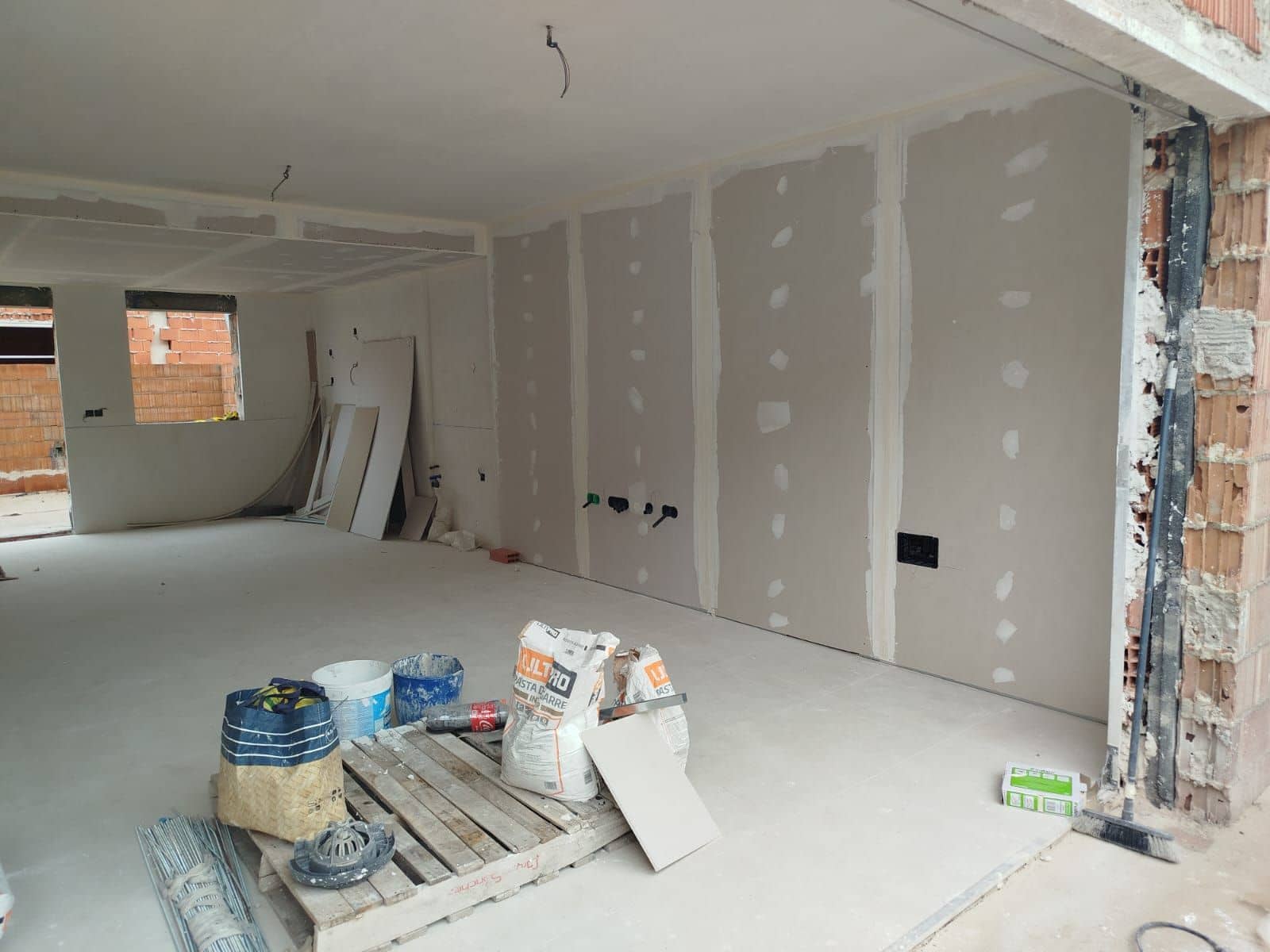 2 soveværelse Semi-Rækkehus til salg i Cox med swimmingpool garage - € 219.000 (Ref: 9004739)