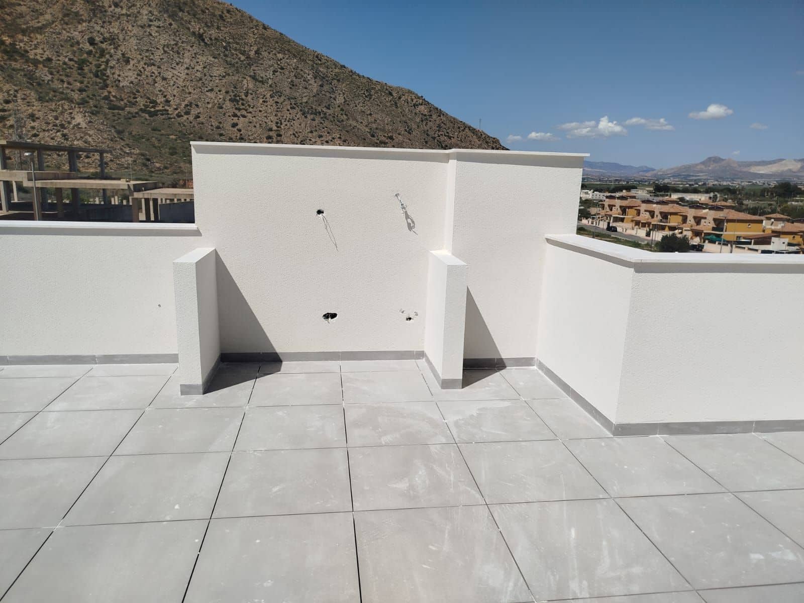 2 soveværelse Semi-Rækkehus til salg i Cox med swimmingpool garage - € 219.000 (Ref: 9004739)