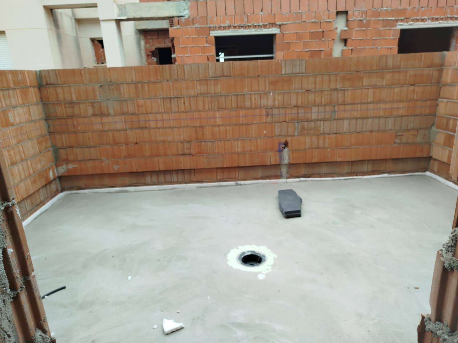 2 soveværelse Semi-Rækkehus til salg i Cox med swimmingpool garage - € 219.000 (Ref: 9004739)