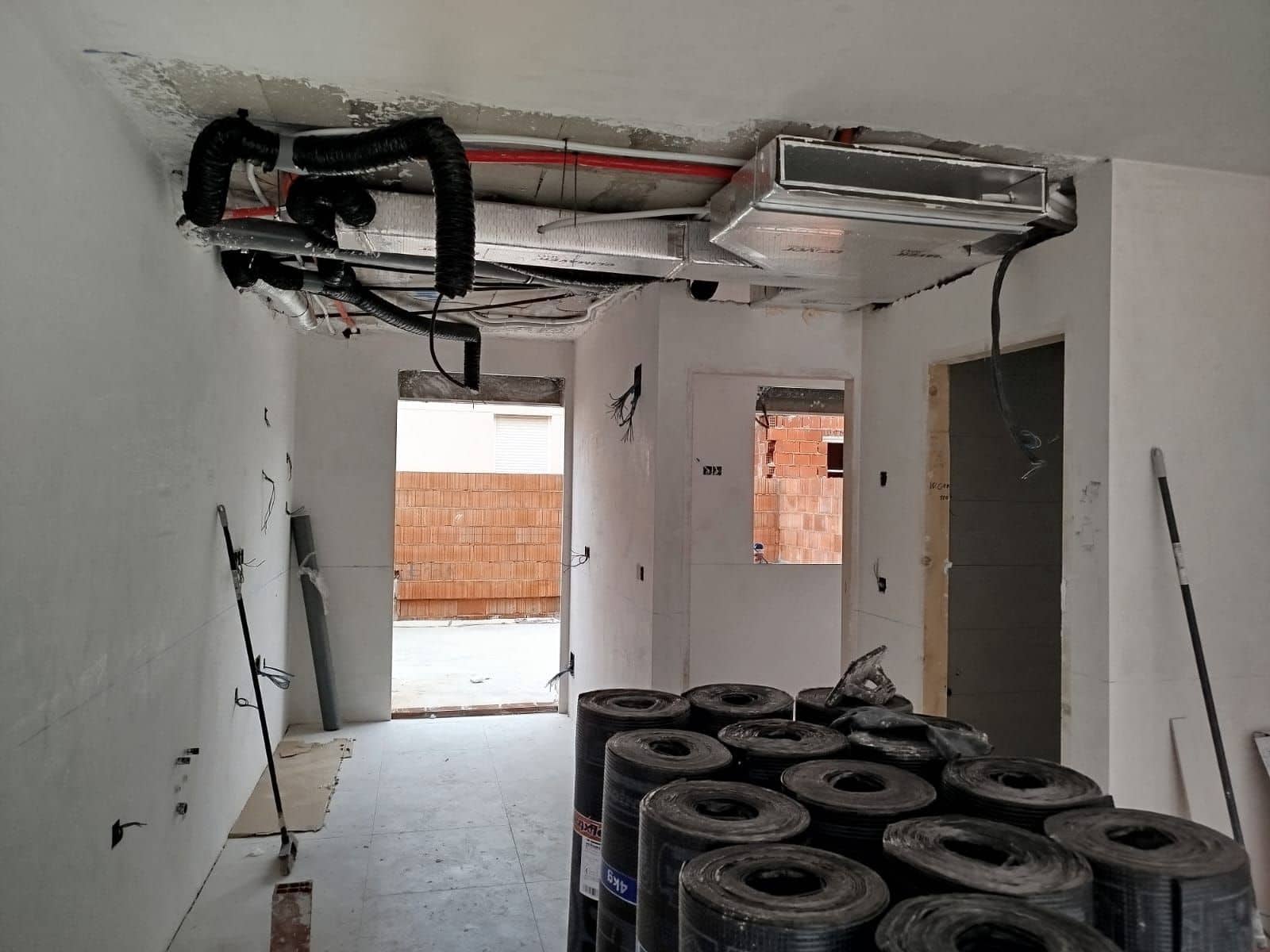 2 soveværelse Semi-Rækkehus til salg i Cox med swimmingpool garage - € 219.000 (Ref: 9004739)