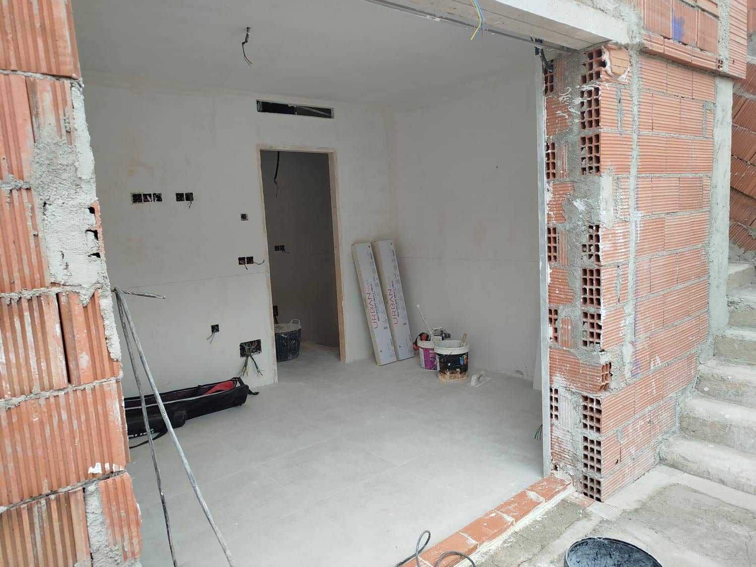 2 soveværelse Semi-Rækkehus til salg i Cox med swimmingpool garage - € 219.000 (Ref: 9004739)