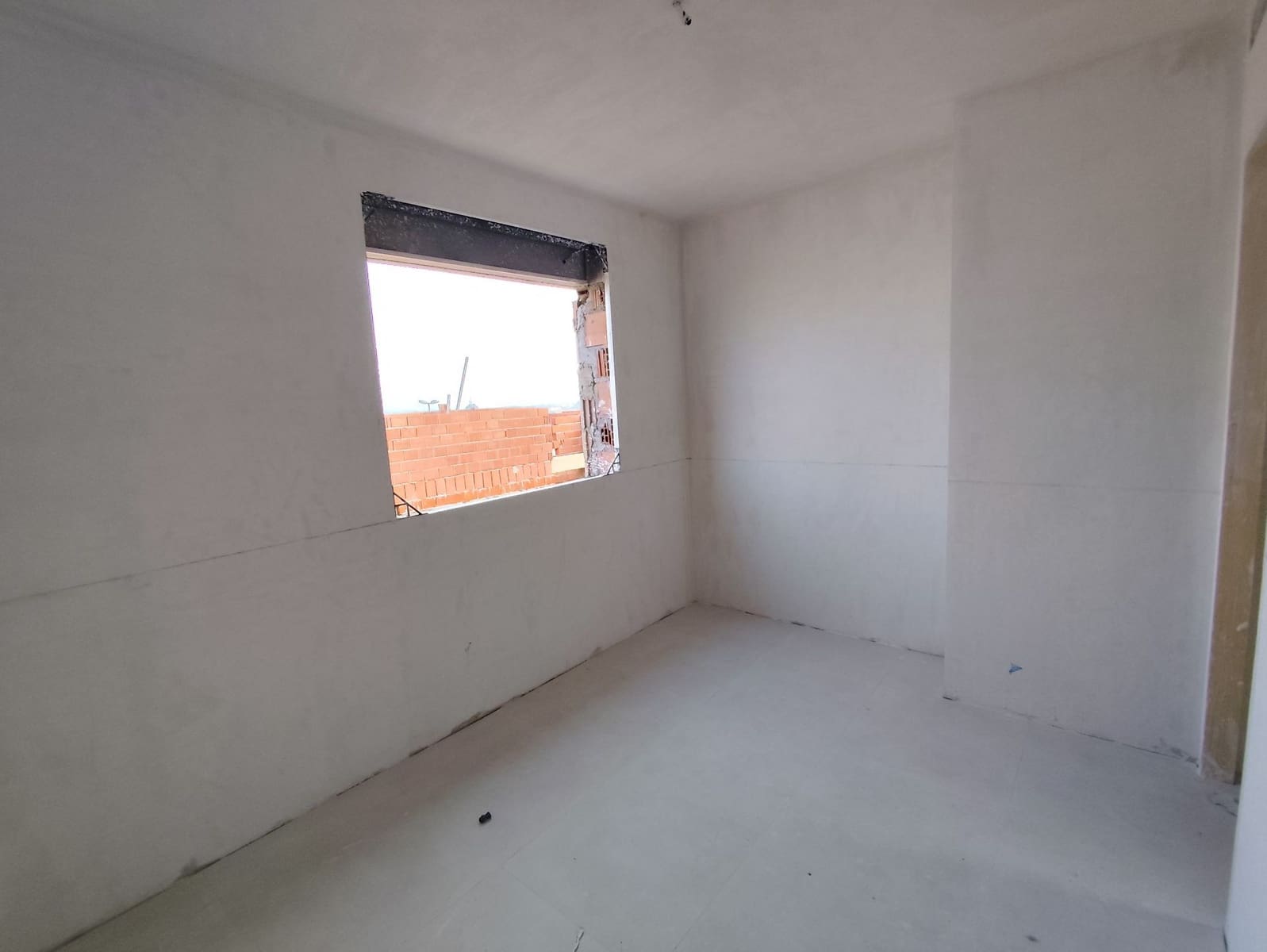 2 soveværelse Semi-Rækkehus til salg i Cox med swimmingpool garage - € 219.000 (Ref: 9004739)