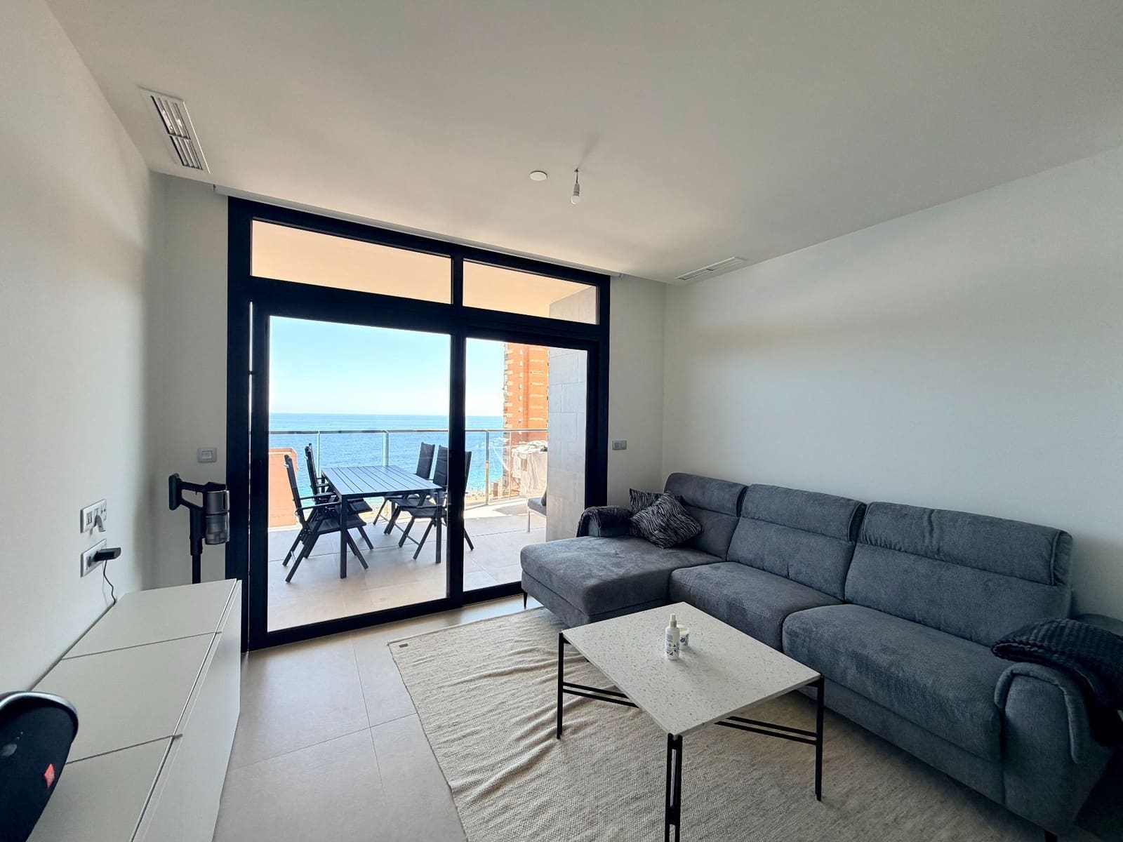 Appartement de 2 chambres à louer à Benidorm avec piscine garage - 2 200 € (Ref: 10008376)