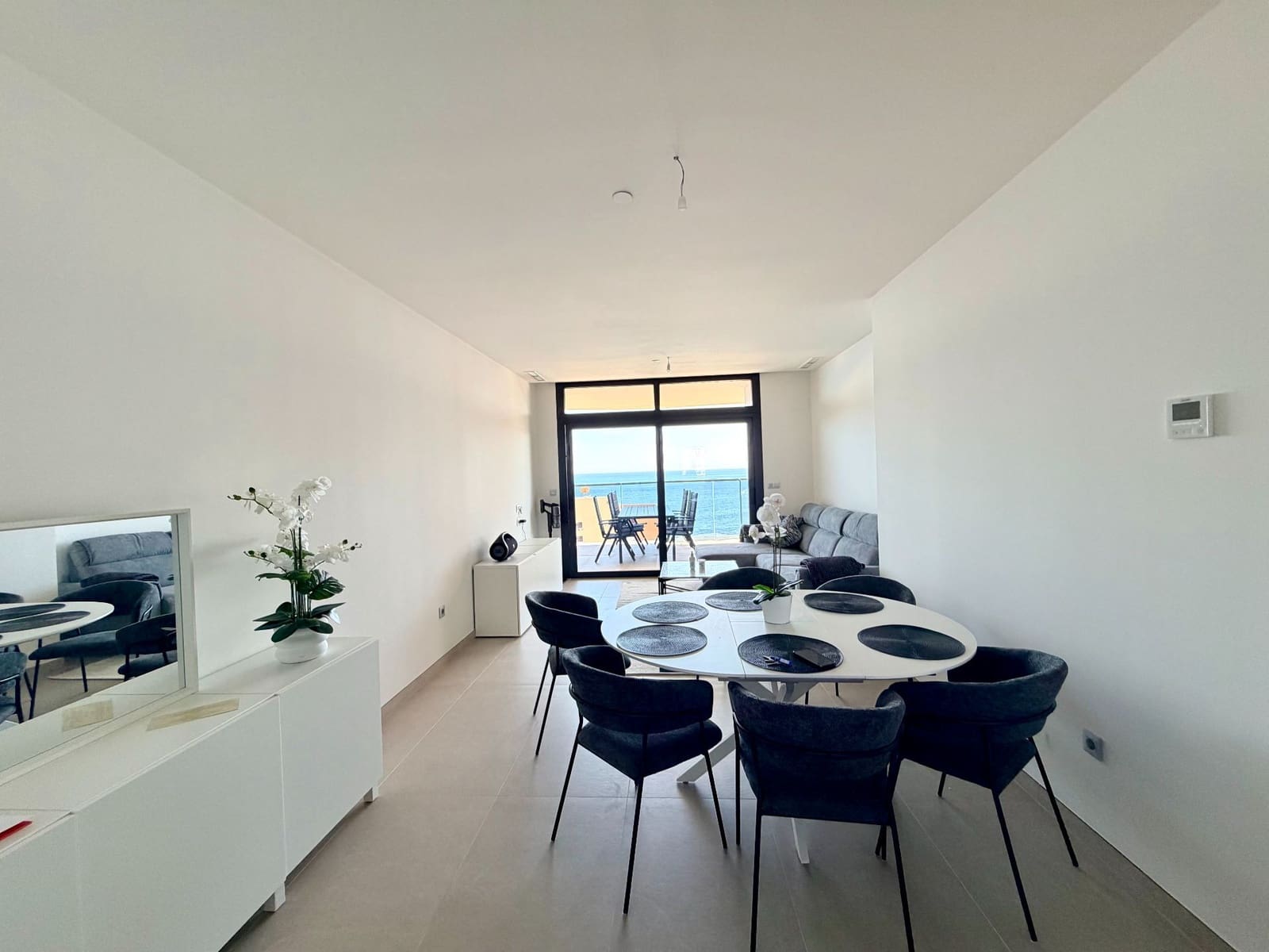 Appartement de 2 chambres à louer à Benidorm avec piscine garage - 2 200 € (Ref: 10008376)