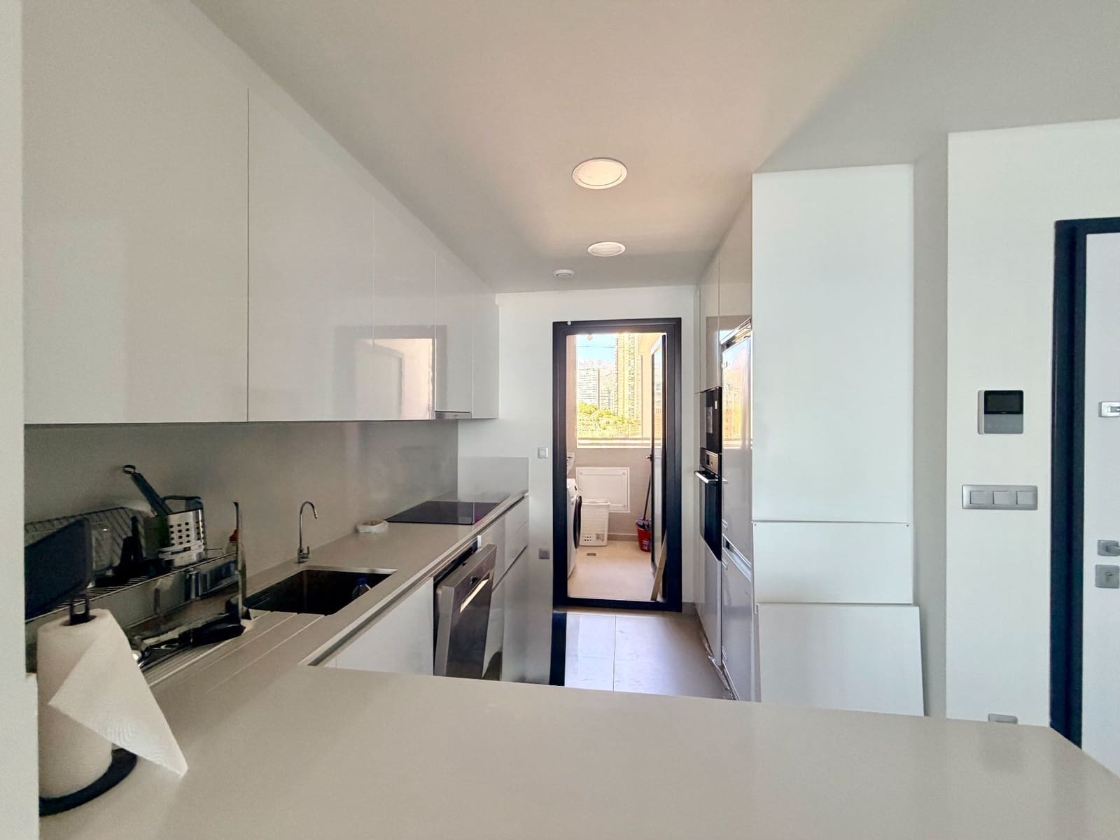 Appartement de 2 chambres à louer à Benidorm avec piscine garage - 2 200 € (Ref: 10008376)