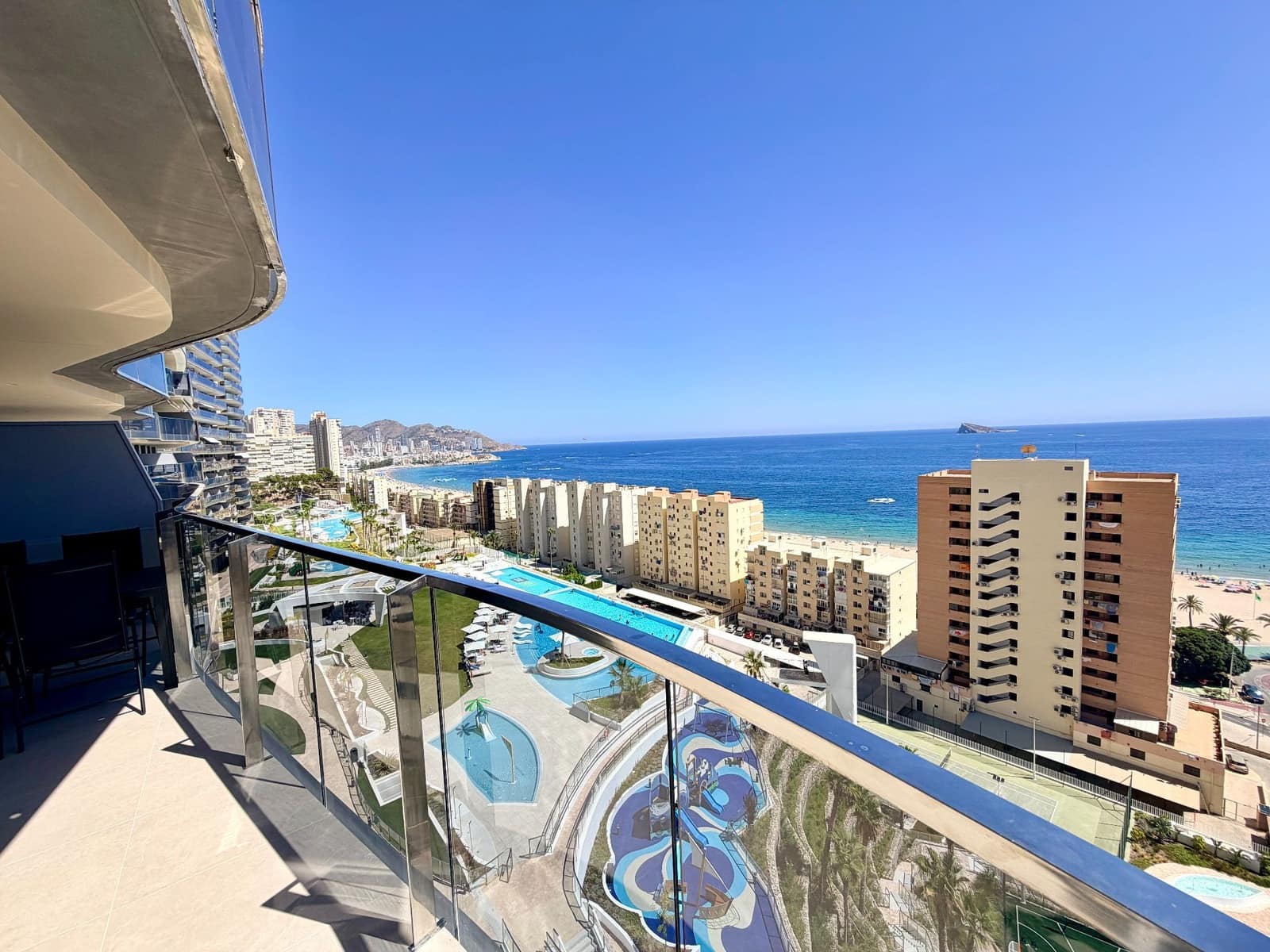 Appartement de 2 chambres à louer à Benidorm avec piscine garage - 2 200 € (Ref: 10008376)