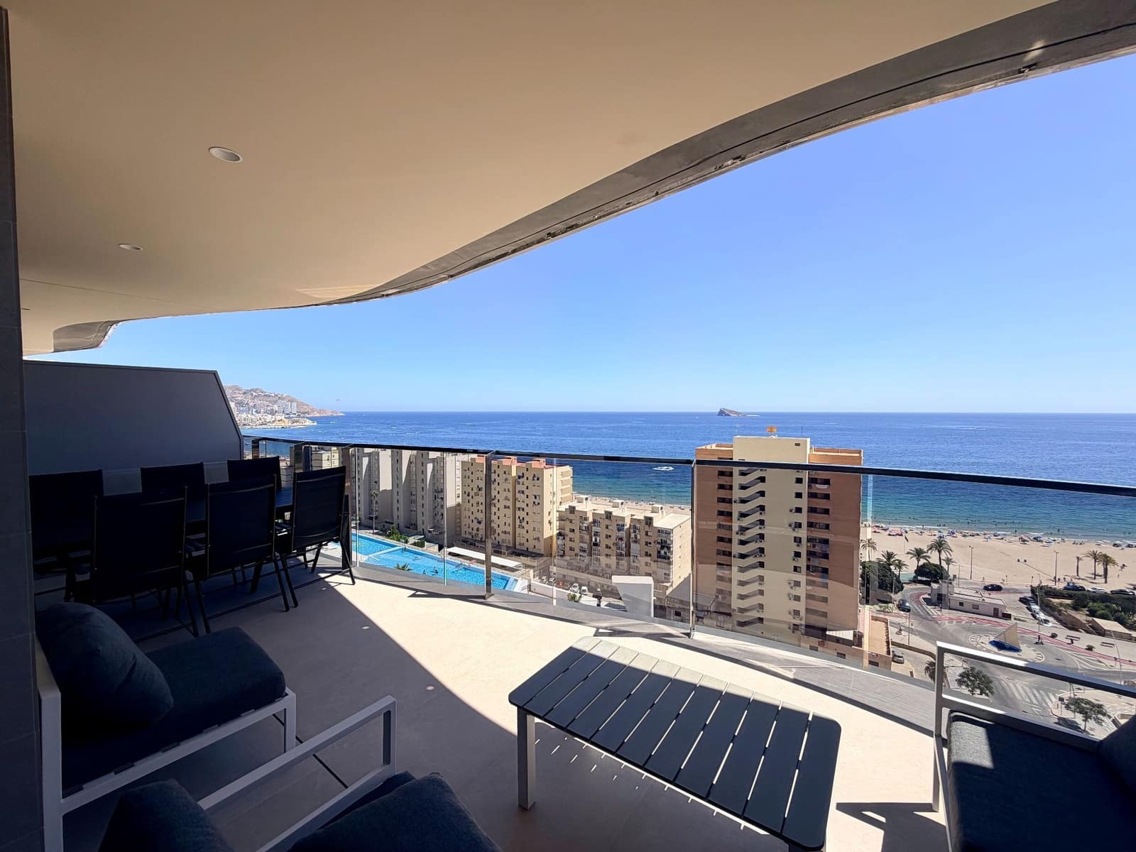 Appartement de 2 chambres à louer à Benidorm avec piscine garage - 2 200 € (Ref: 10008376)