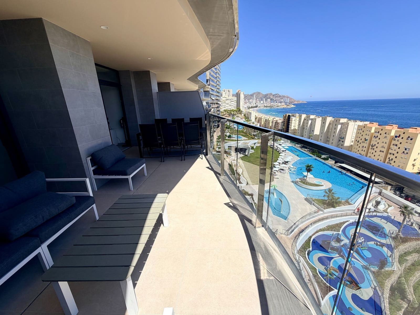 Appartement de 2 chambres à louer à Benidorm avec piscine garage - 2 200 € (Ref: 10008376)