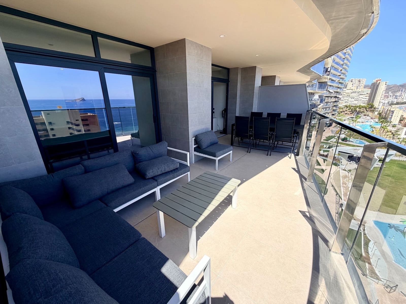 Appartement de 2 chambres à louer à Benidorm avec piscine garage - 2 200 € (Ref: 10008376)