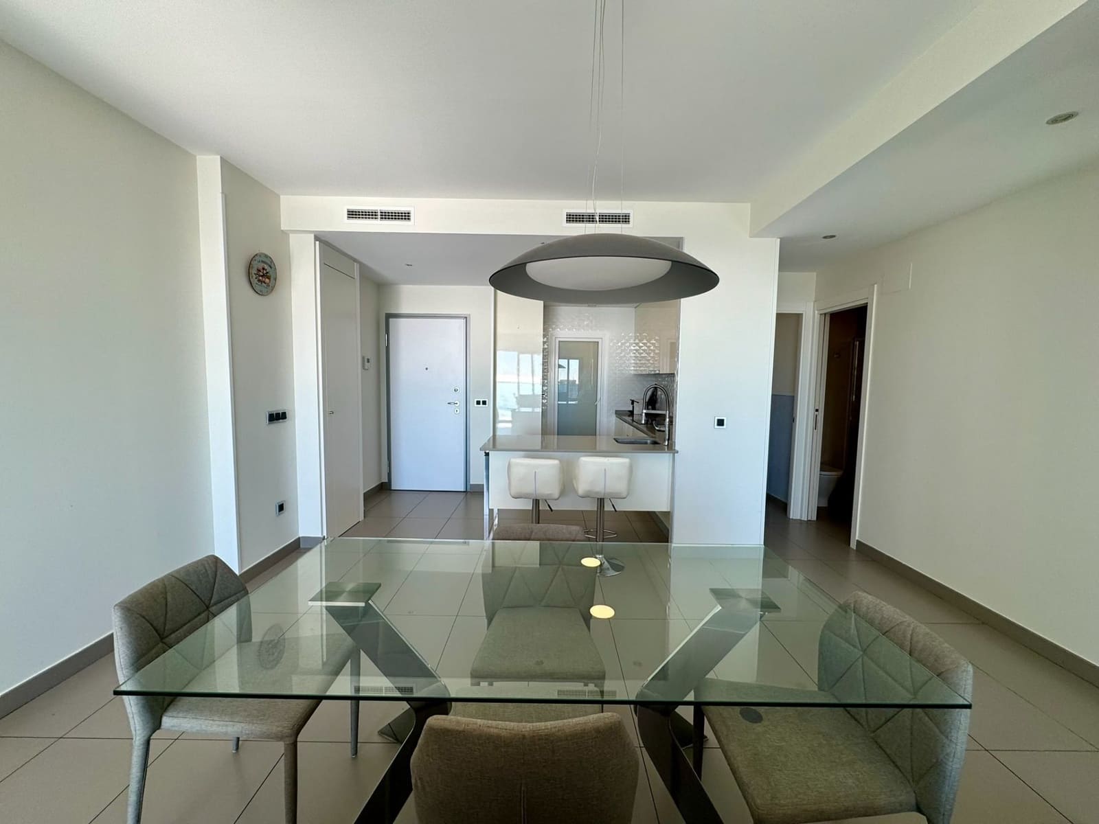 2 soverom Leilighet til leie i Benidorm med svømmebasseng garasje - € 2 700 (Ref: 5484912)