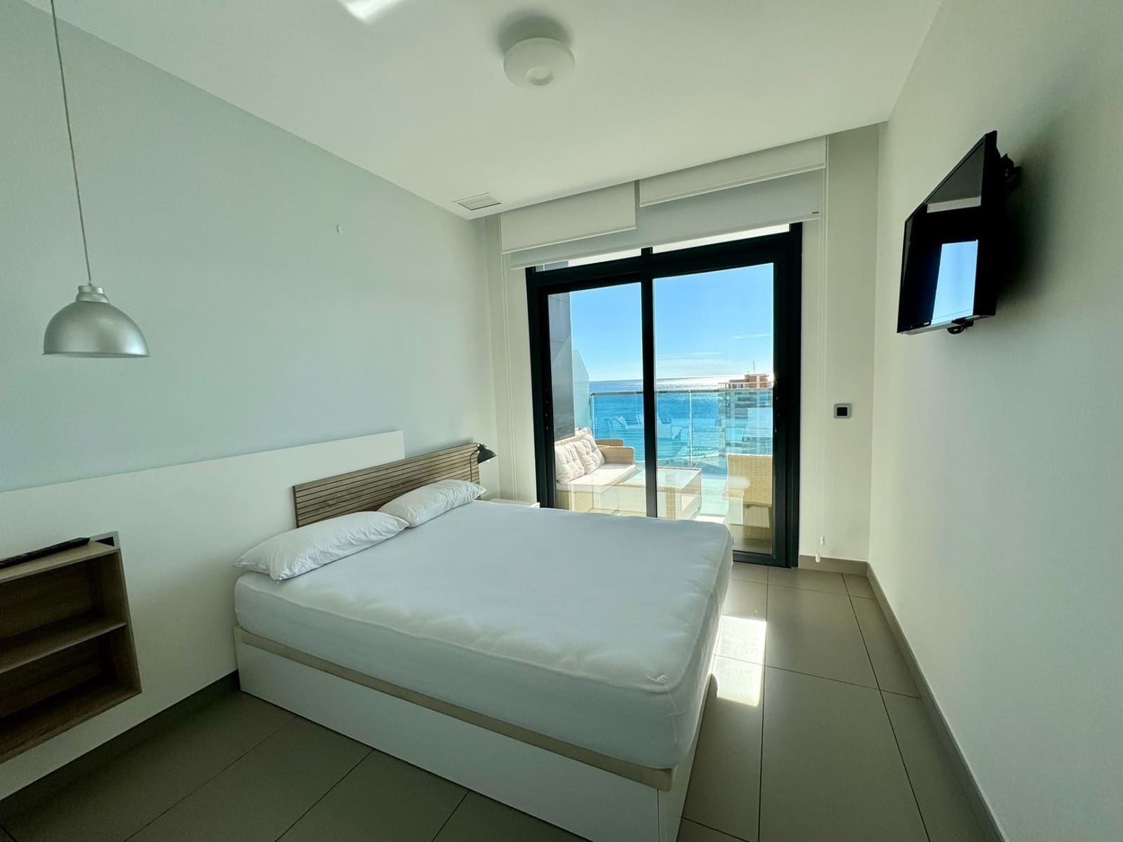 2 soverom Leilighet til leie i Benidorm med svømmebasseng garasje - € 2 700 (Ref: 5484912)
