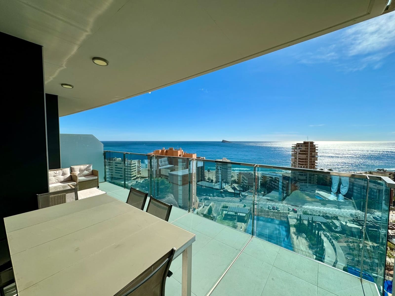 2 soverom Leilighet til leie i Benidorm med svømmebasseng garasje - € 2 700 (Ref: 5484912)