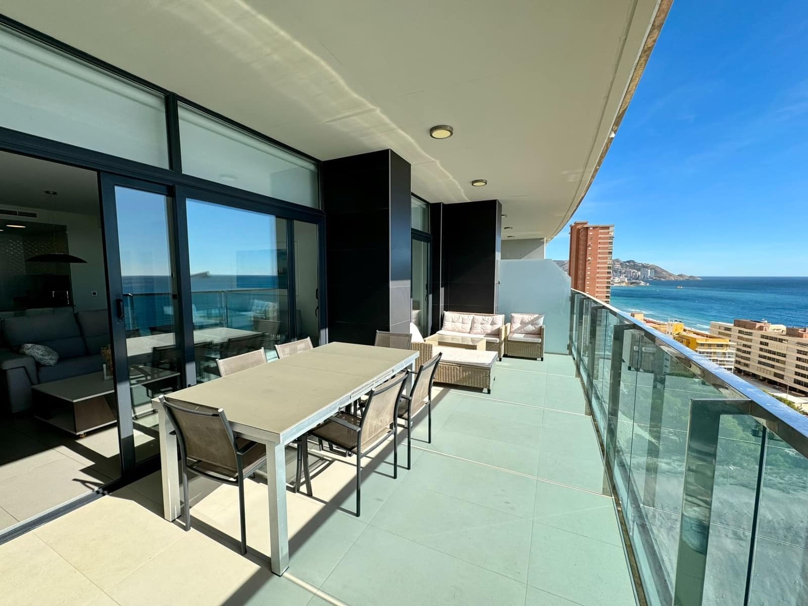 2 soverom Leilighet til leie i Benidorm med svømmebasseng garasje - € 2 700 (Ref: 5484912)