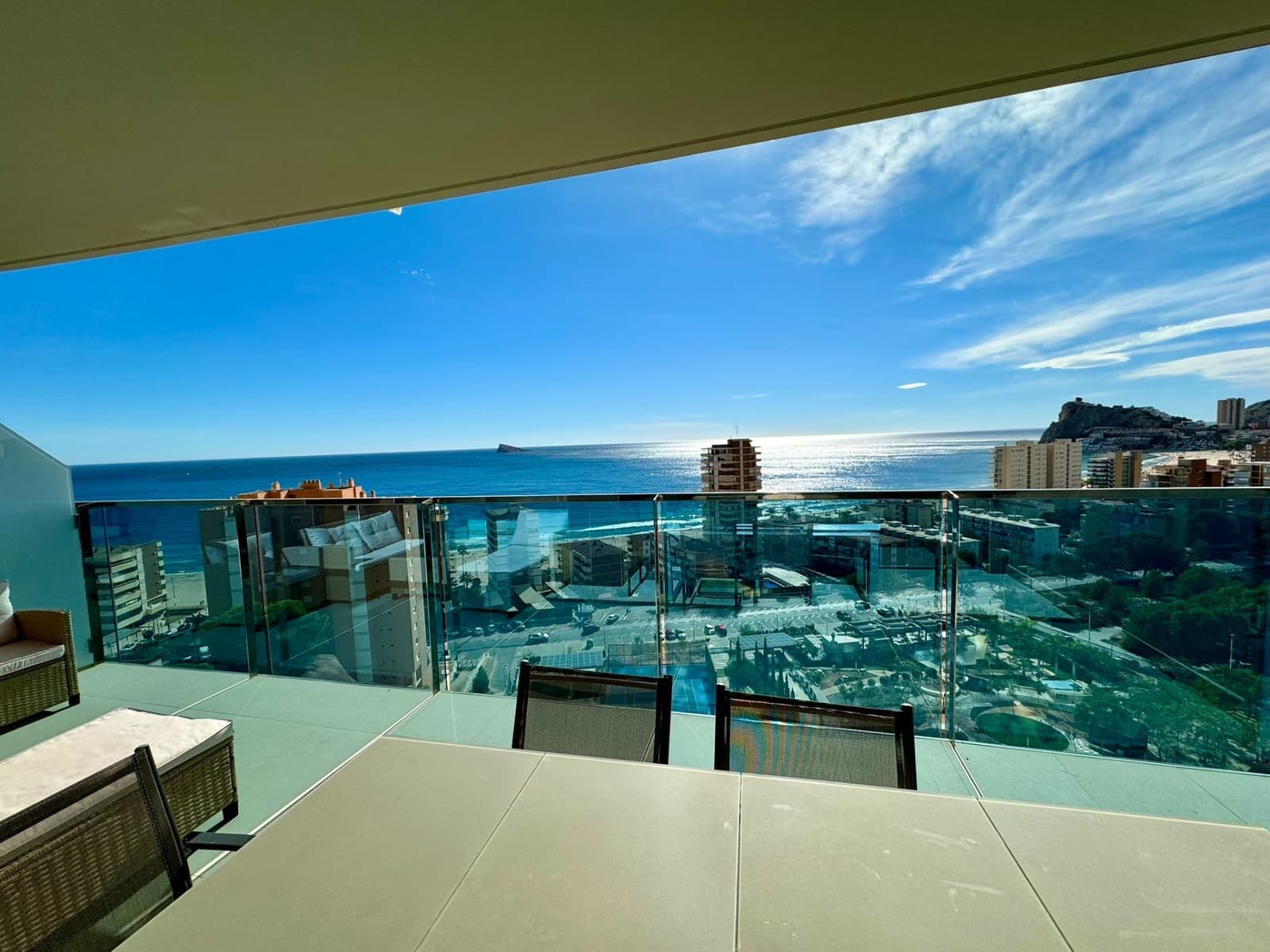 2 soverom Leilighet til leie i Benidorm med svømmebasseng garasje - € 2 700 (Ref: 5484912)