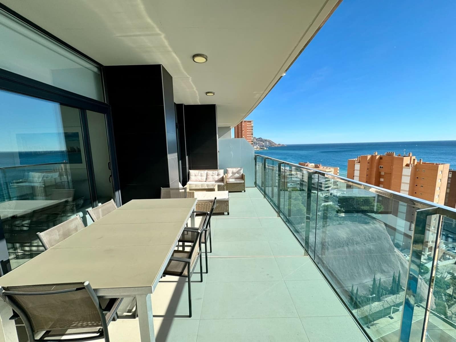 2 soverom Leilighet til leie i Benidorm med svømmebasseng garasje - € 2 700 (Ref: 5484912)
