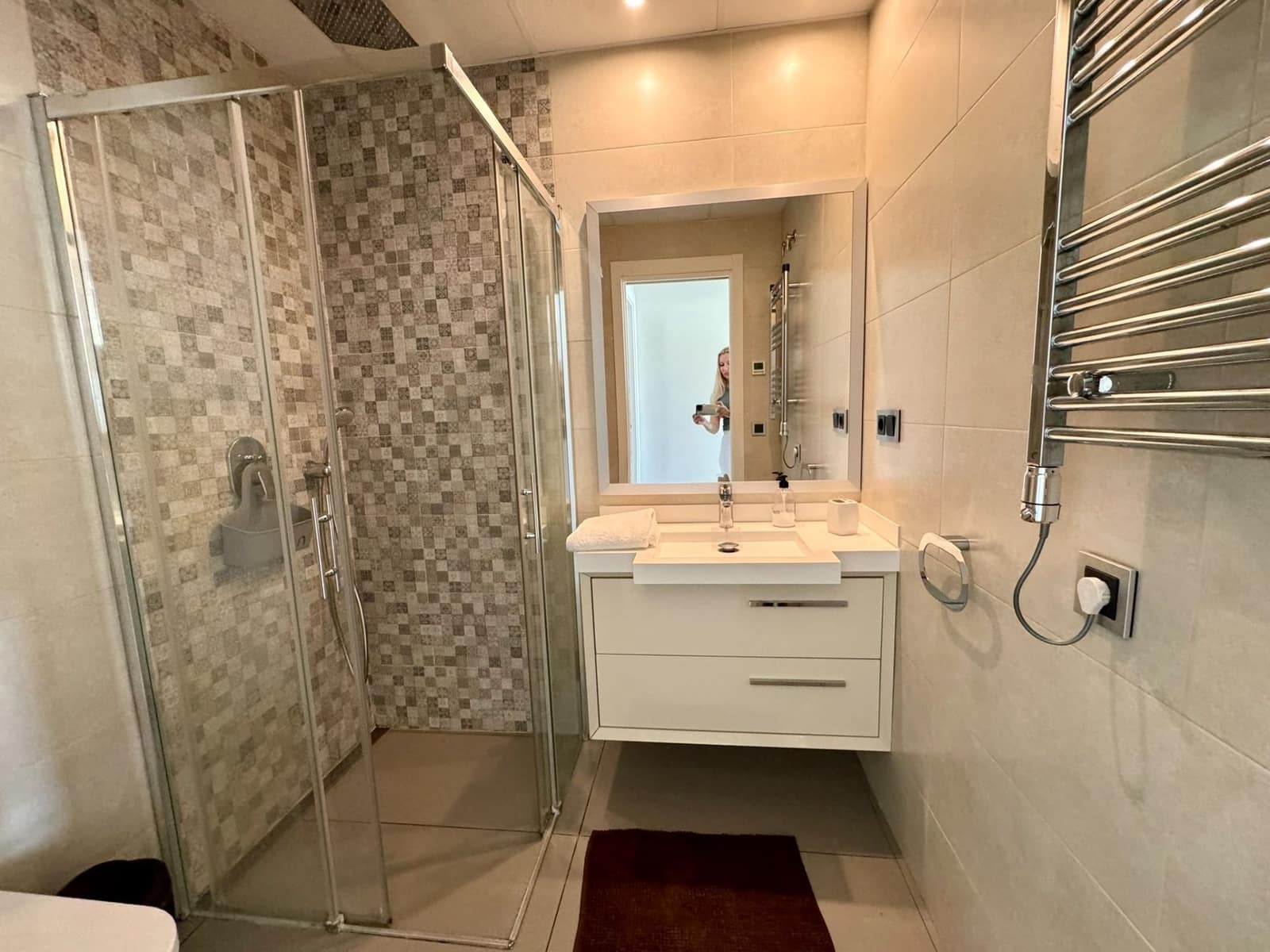 2 soverom Leilighet til leie i Benidorm med svømmebasseng garasje - € 2 700 (Ref: 5484912)