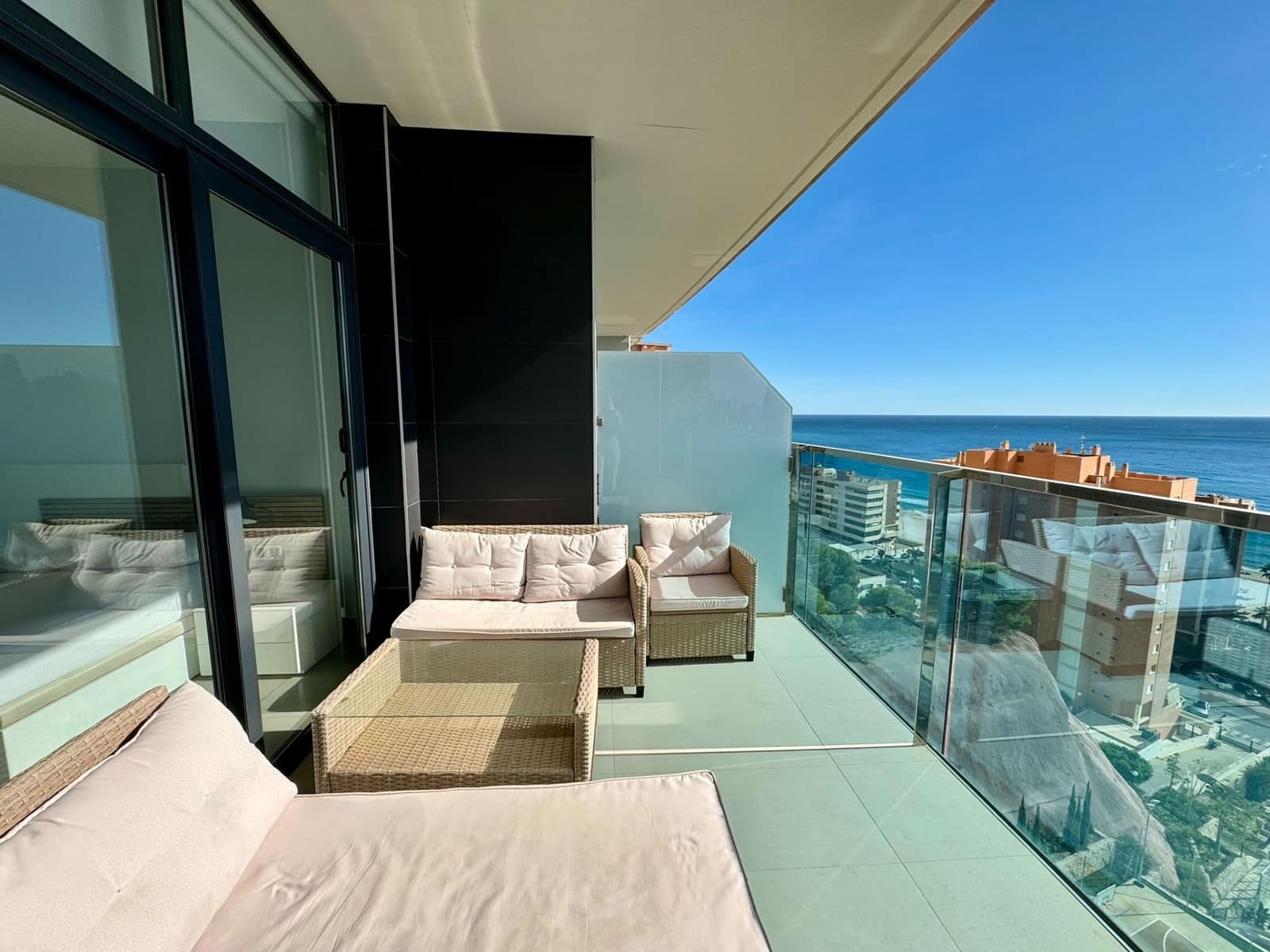 2 soverom Leilighet til leie i Benidorm med svømmebasseng garasje - € 2 700 (Ref: 5484912)