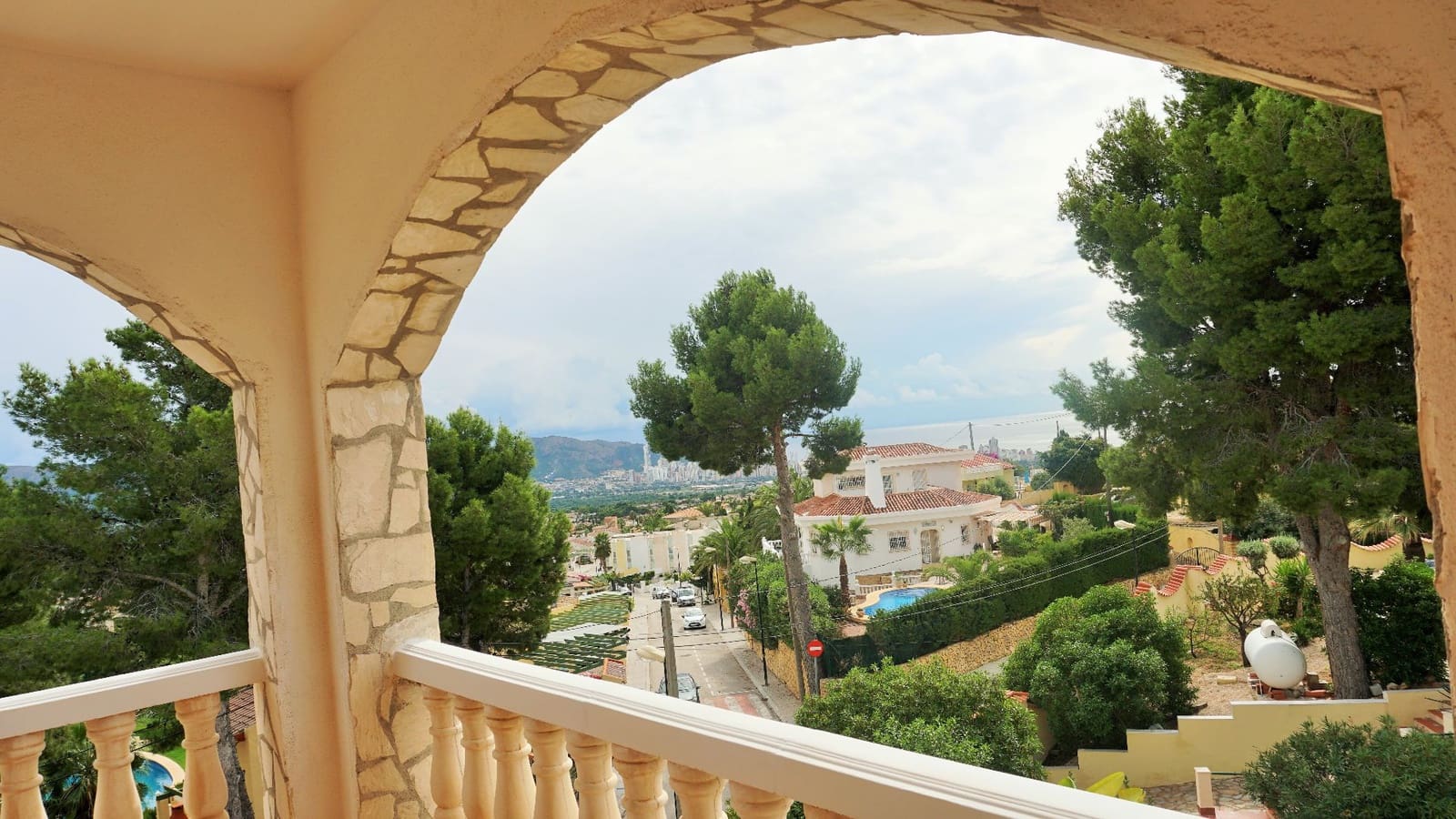 Chalet de 3 habitaciones en La Nucia en venta con garaje - 575.000 € (Ref: 5484967)