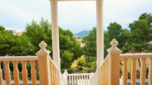 Chalet de 3 habitaciones en La Nucia en venta con garaje - 575.000 € (Ref: 5484967)