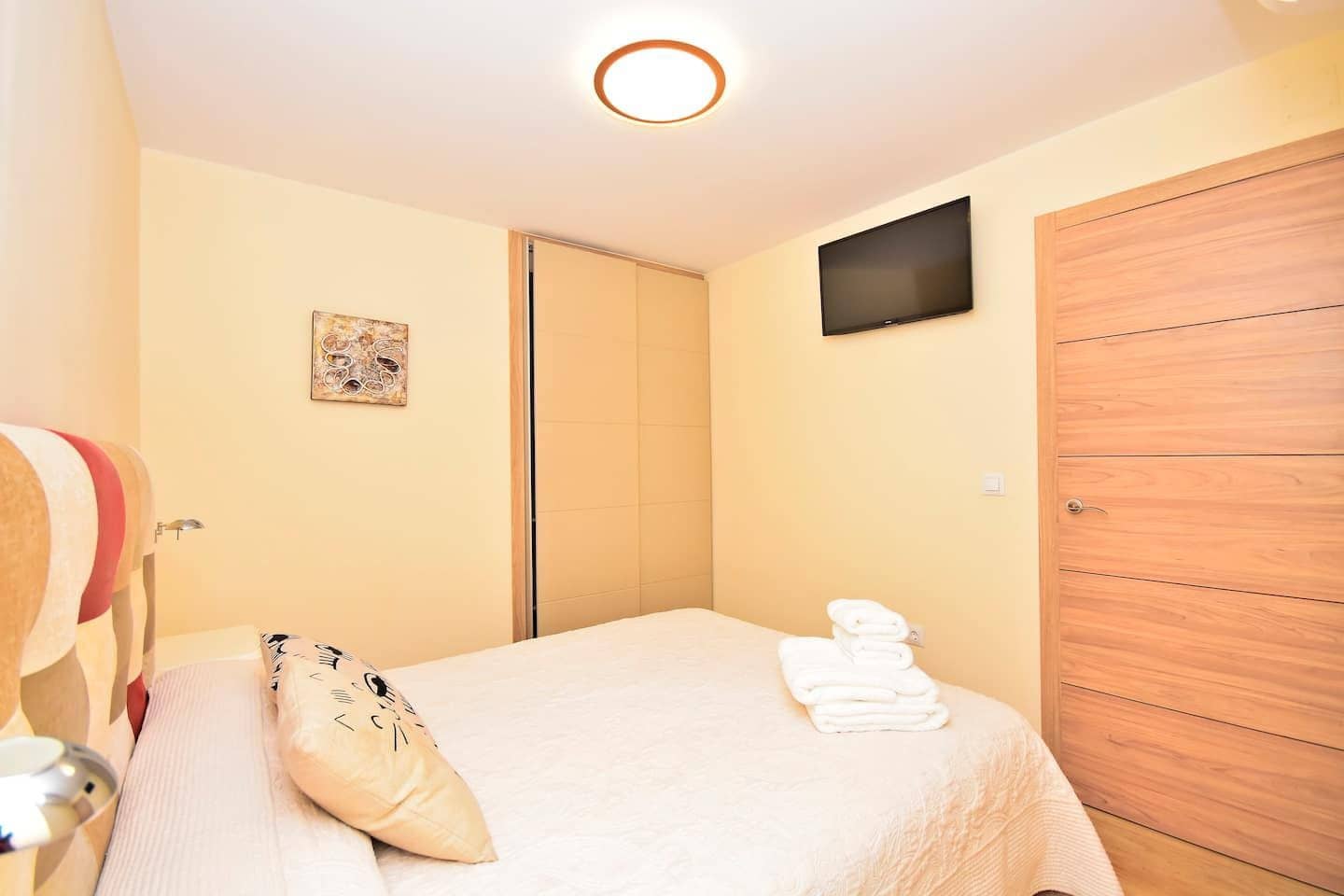 4 bedroom Apartment for sale in Benidorm with garage - € 590,000 (Ref: 5493092)