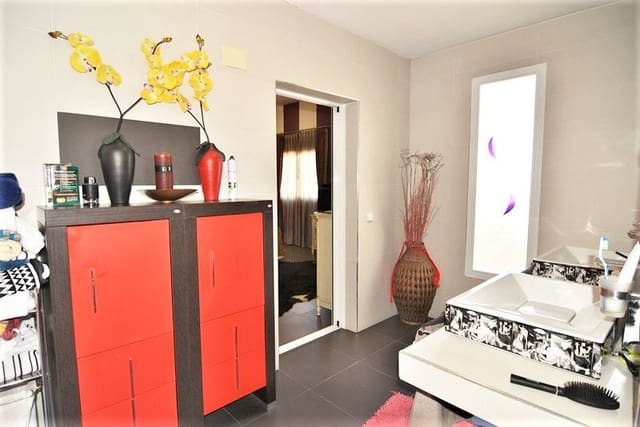 3 bedroom Villa for sale in Playa Poniente, Benidorm with garage - € 420,000 (Ref: 5842310)