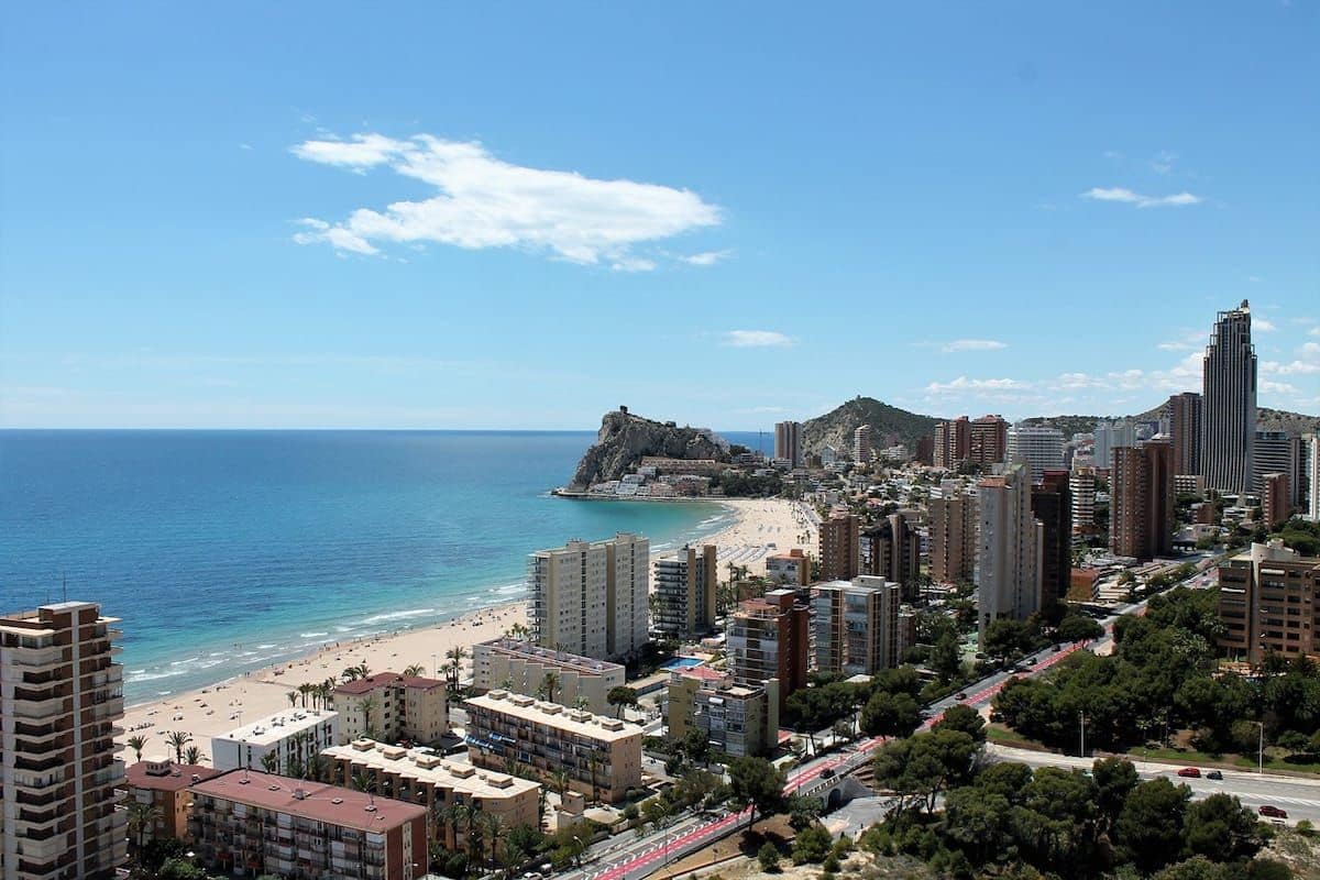 2 bedroom Apartment for rent in Benidorm with pool garage - € 2,500 (Ref: 6208969)