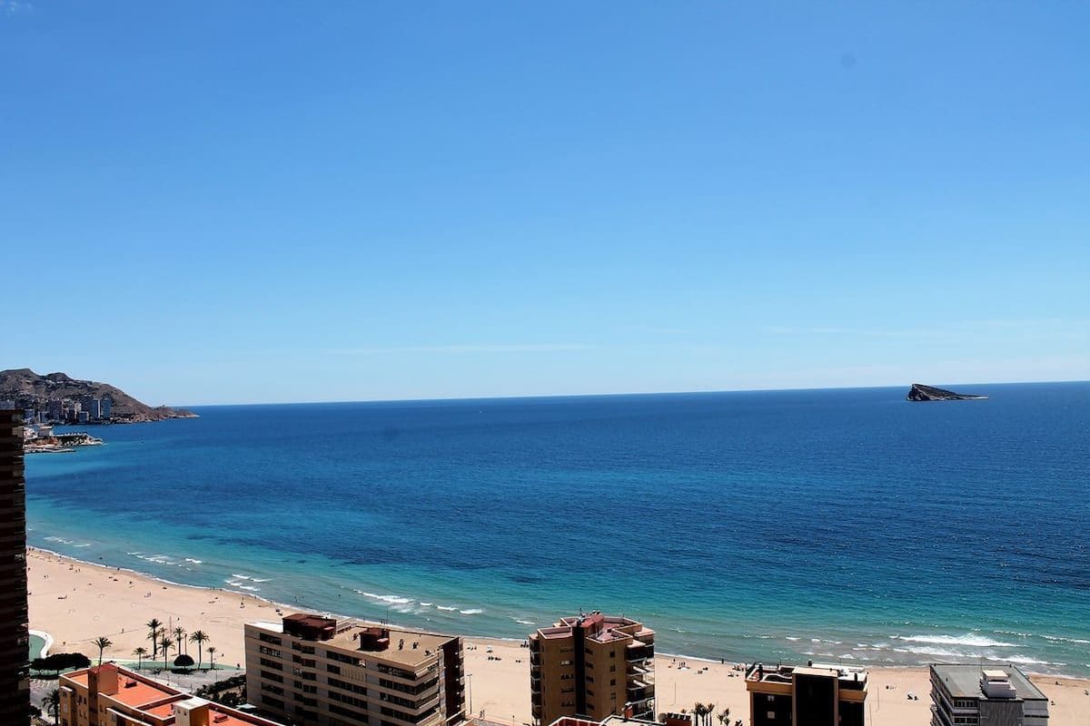 2 bedroom Apartment for rent in Benidorm with pool garage - € 2,500 (Ref: 6208969)