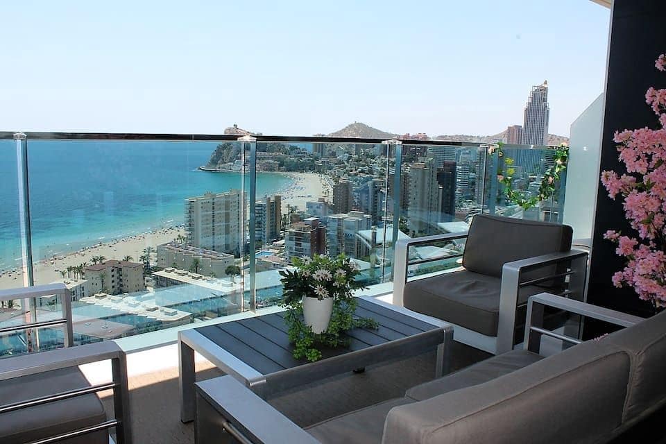 2 bedroom Apartment for rent in Benidorm with pool garage - € 2,500 (Ref: 6208969)