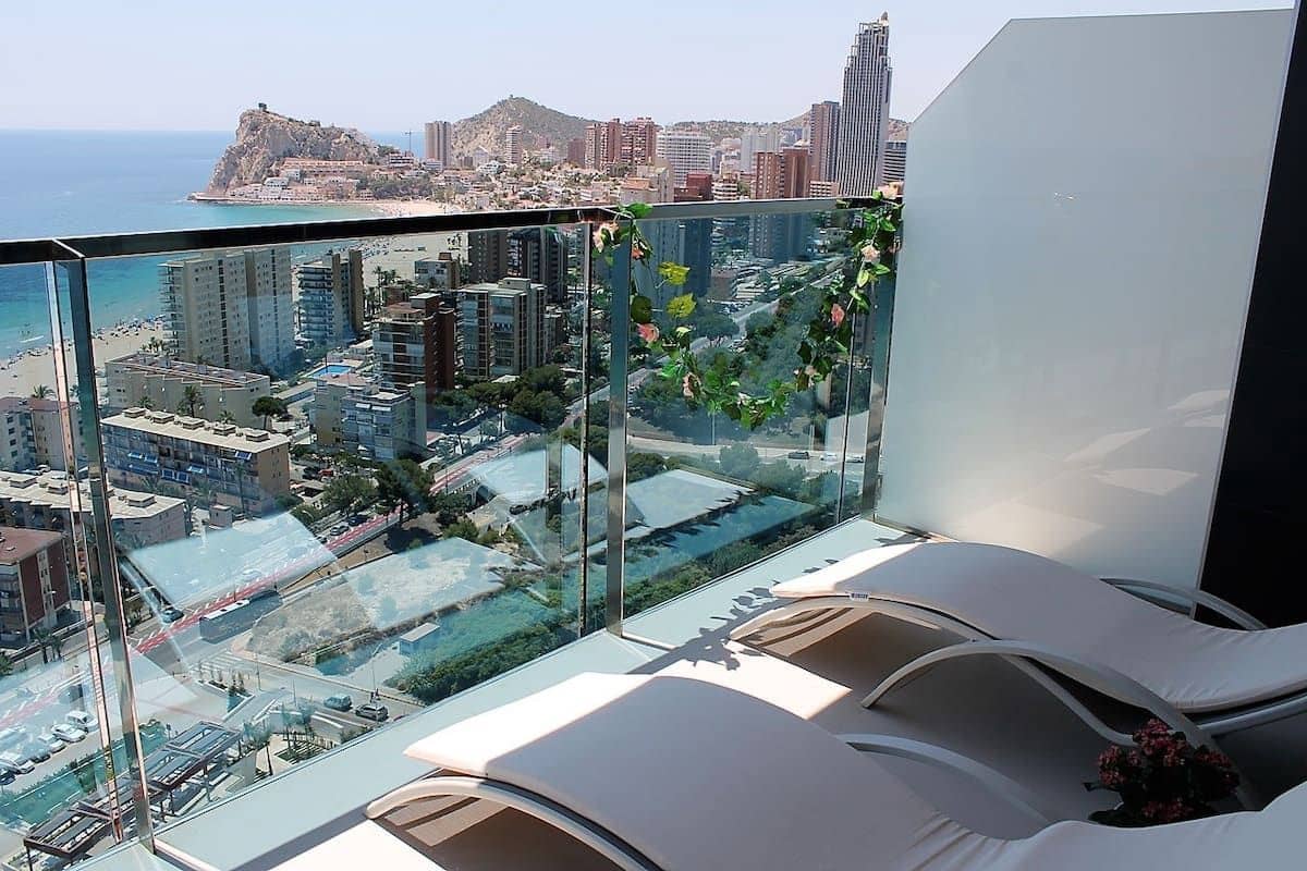 2 bedroom Apartment for rent in Benidorm with pool garage - € 2,500 (Ref: 6208969)