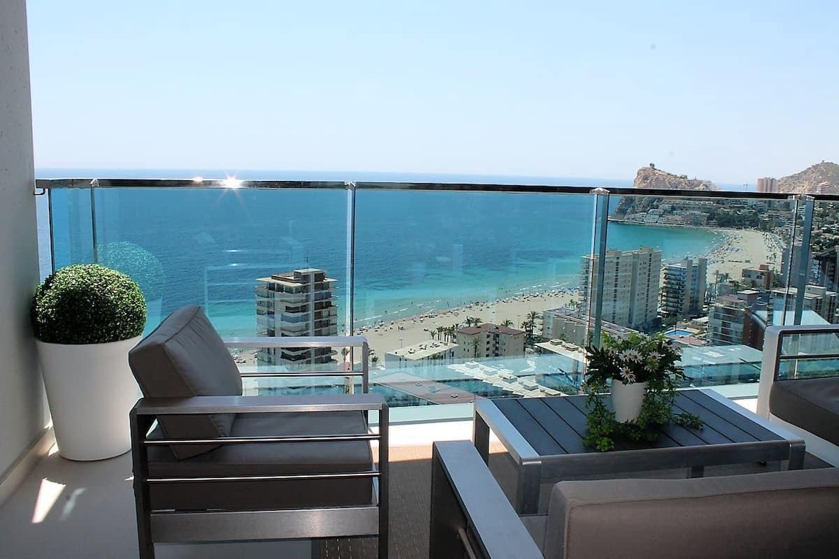 2 bedroom Apartment for rent in Benidorm with pool garage - € 2,500 (Ref: 6208969)