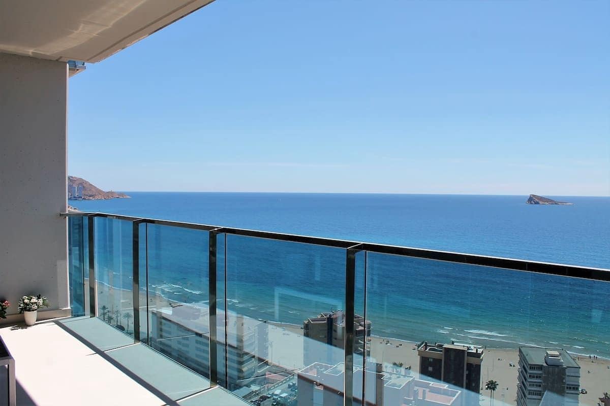 2 bedroom Apartment for rent in Benidorm with pool garage - € 2,500 (Ref: 6208969)