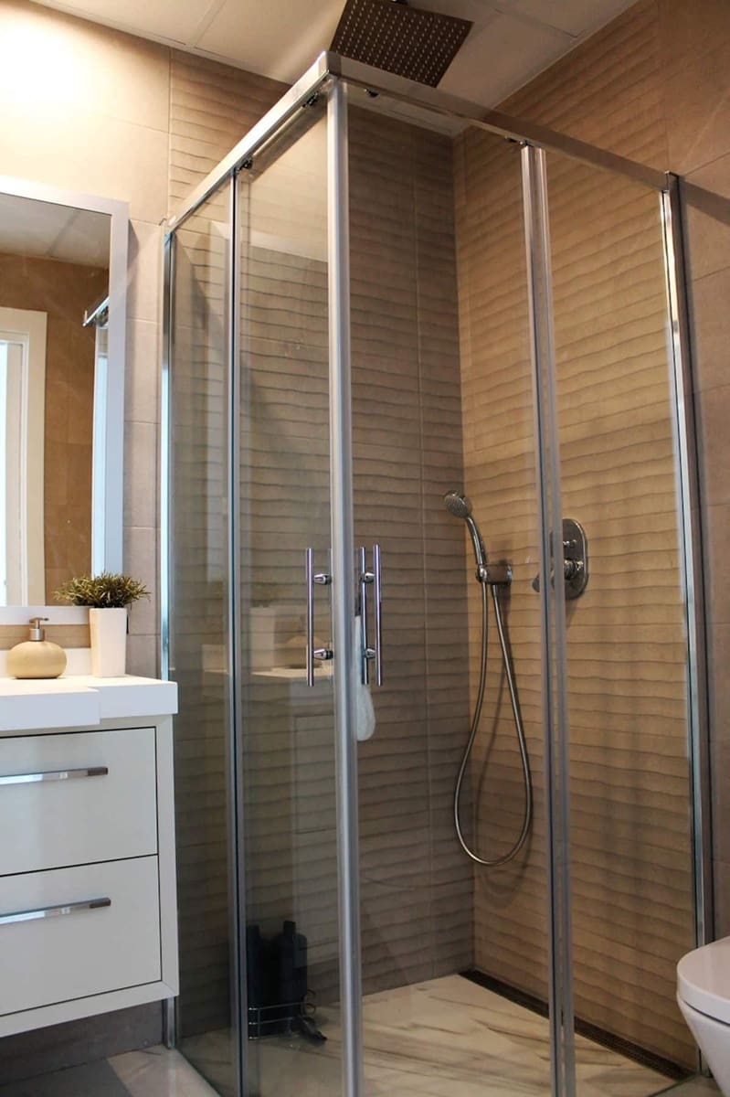 2 bedroom Apartment for rent in Benidorm with pool garage - € 2,500 (Ref: 6208969)