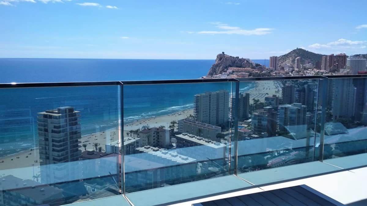 2 bedroom Apartment for rent in Benidorm with pool garage - € 2,500 (Ref: 6208969)