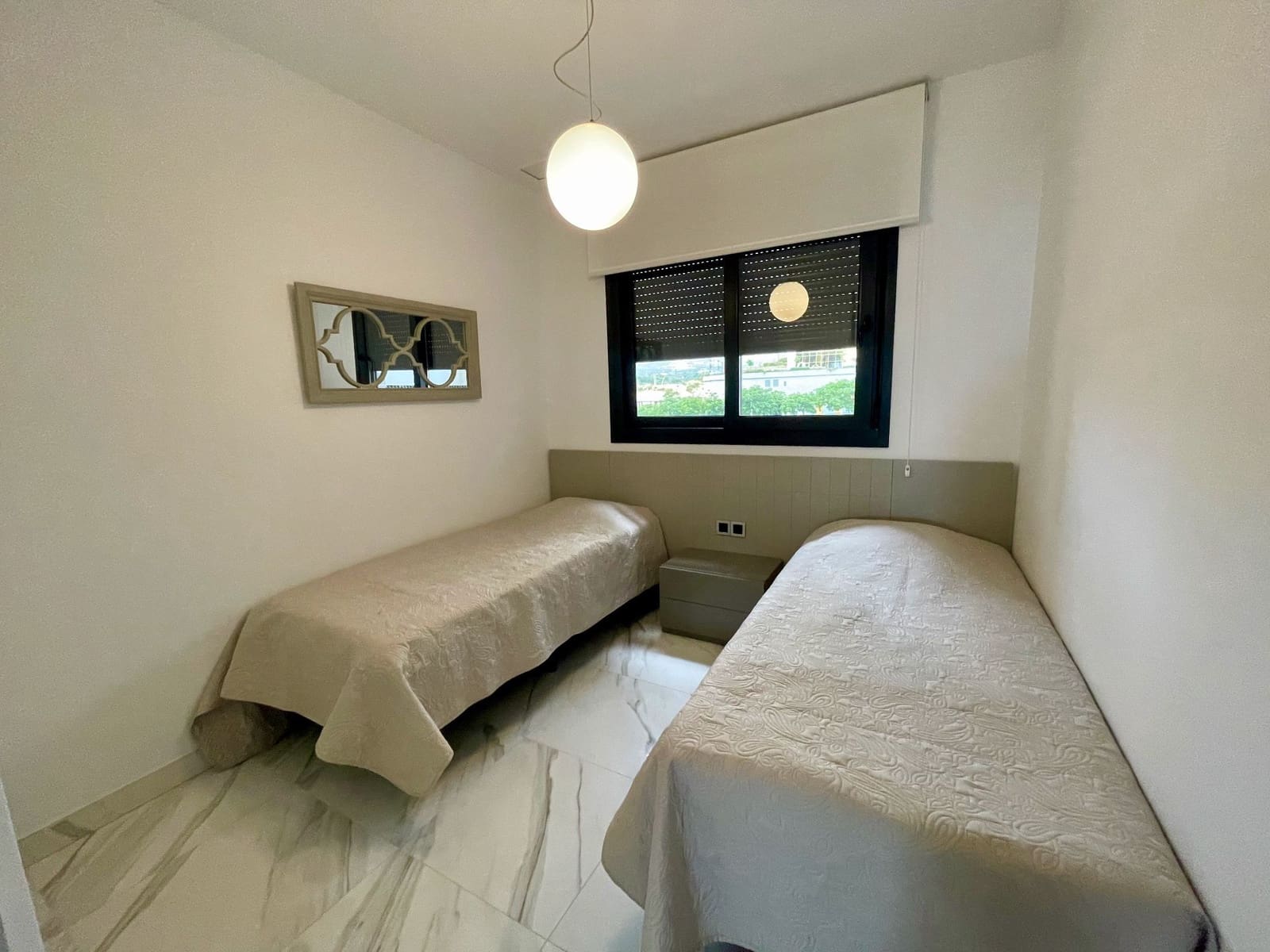 2 bedroom Apartment for rent in Benidorm with pool garage - € 2,000 (Ref: 6996802)