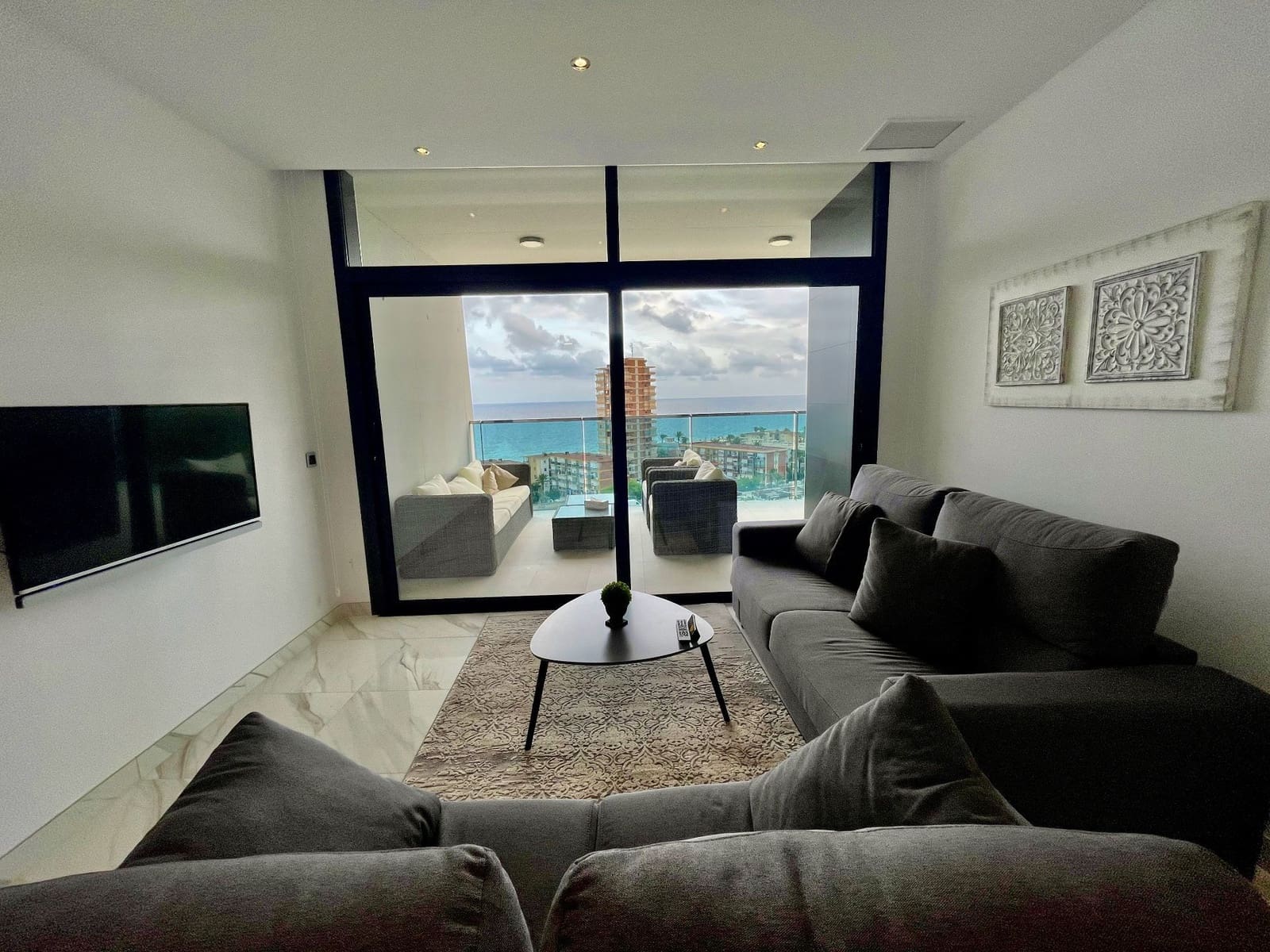 2 bedroom Apartment for rent in Benidorm with pool garage - € 2,000 (Ref: 6996802)