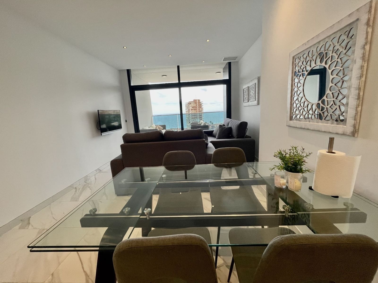 2 bedroom Apartment for rent in Benidorm with pool garage - € 2,000 (Ref: 6996802)