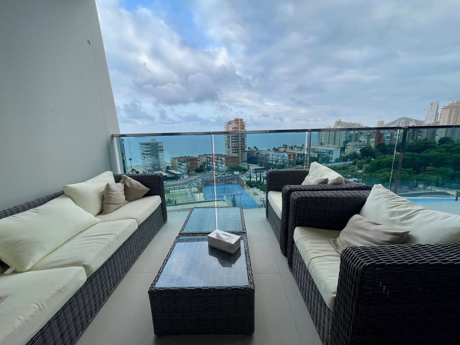 2 bedroom Apartment for rent in Benidorm with pool garage - € 2,000 (Ref: 6996802)