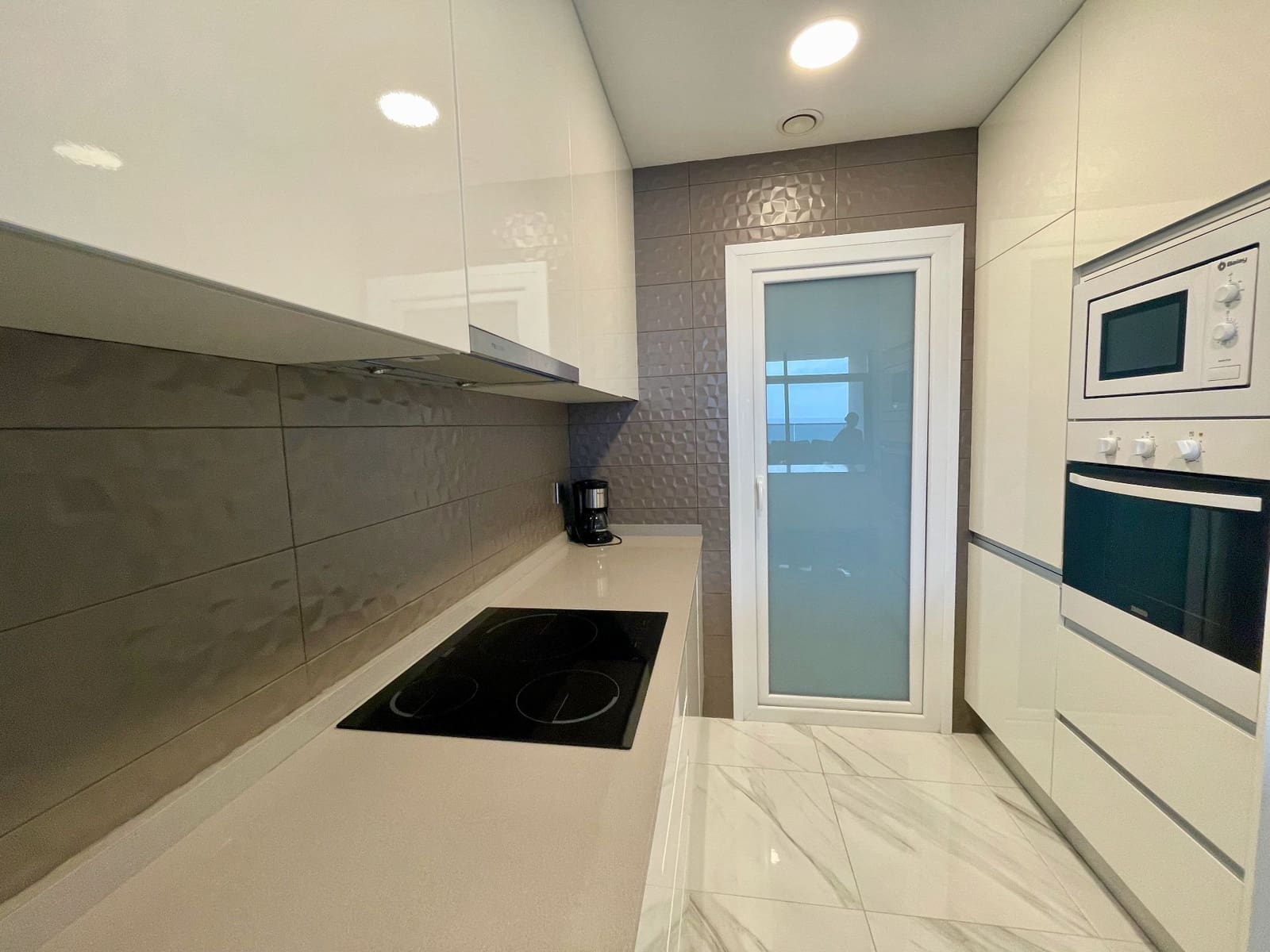 2 bedroom Apartment for rent in Benidorm with pool garage - € 2,000 (Ref: 6996802)