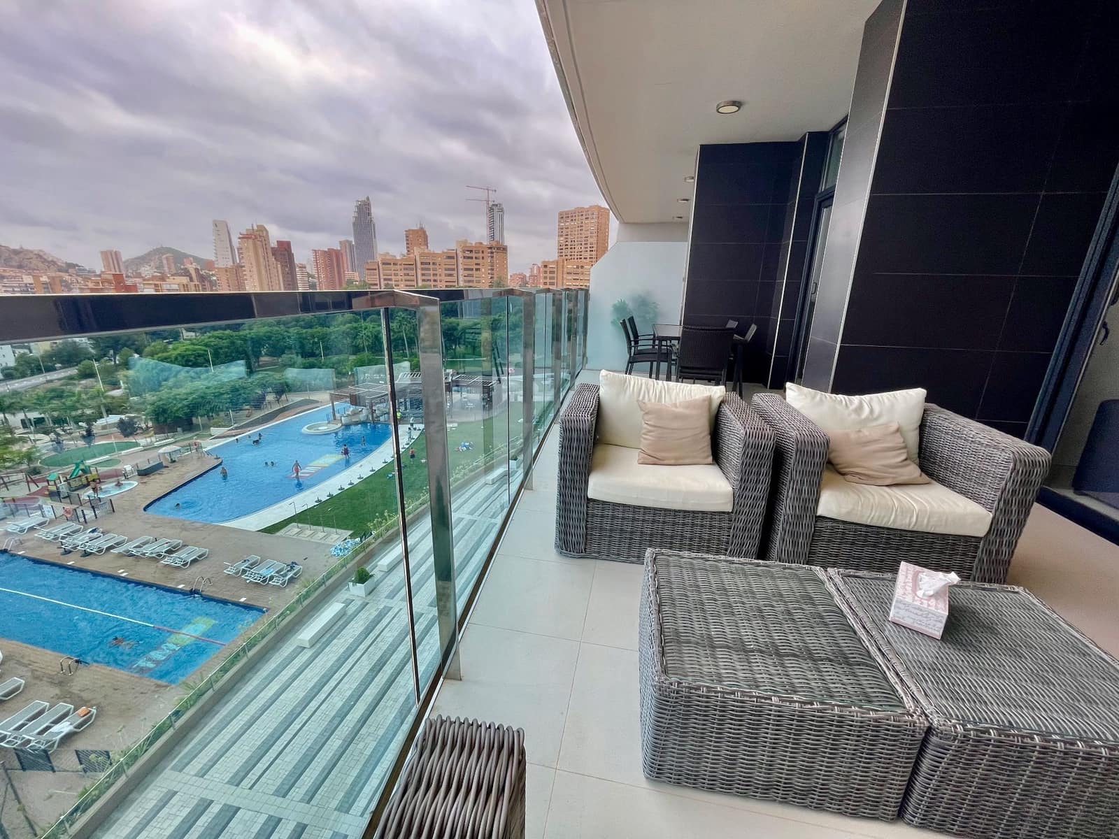2 bedroom Apartment for rent in Benidorm with pool garage - € 2,000 (Ref: 6996802)