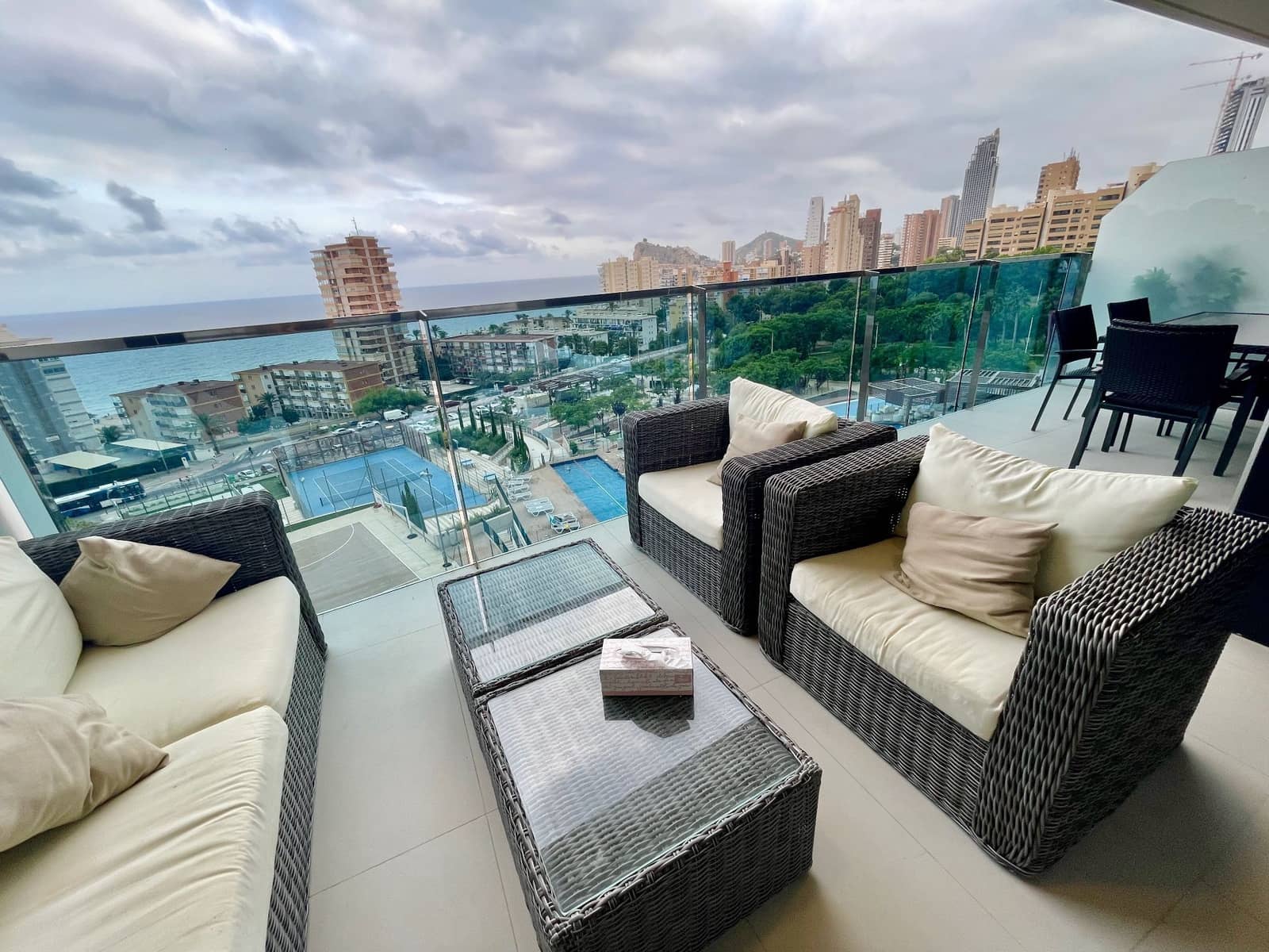 2 bedroom Apartment for rent in Benidorm with pool garage - € 2,000 (Ref: 6996802)
