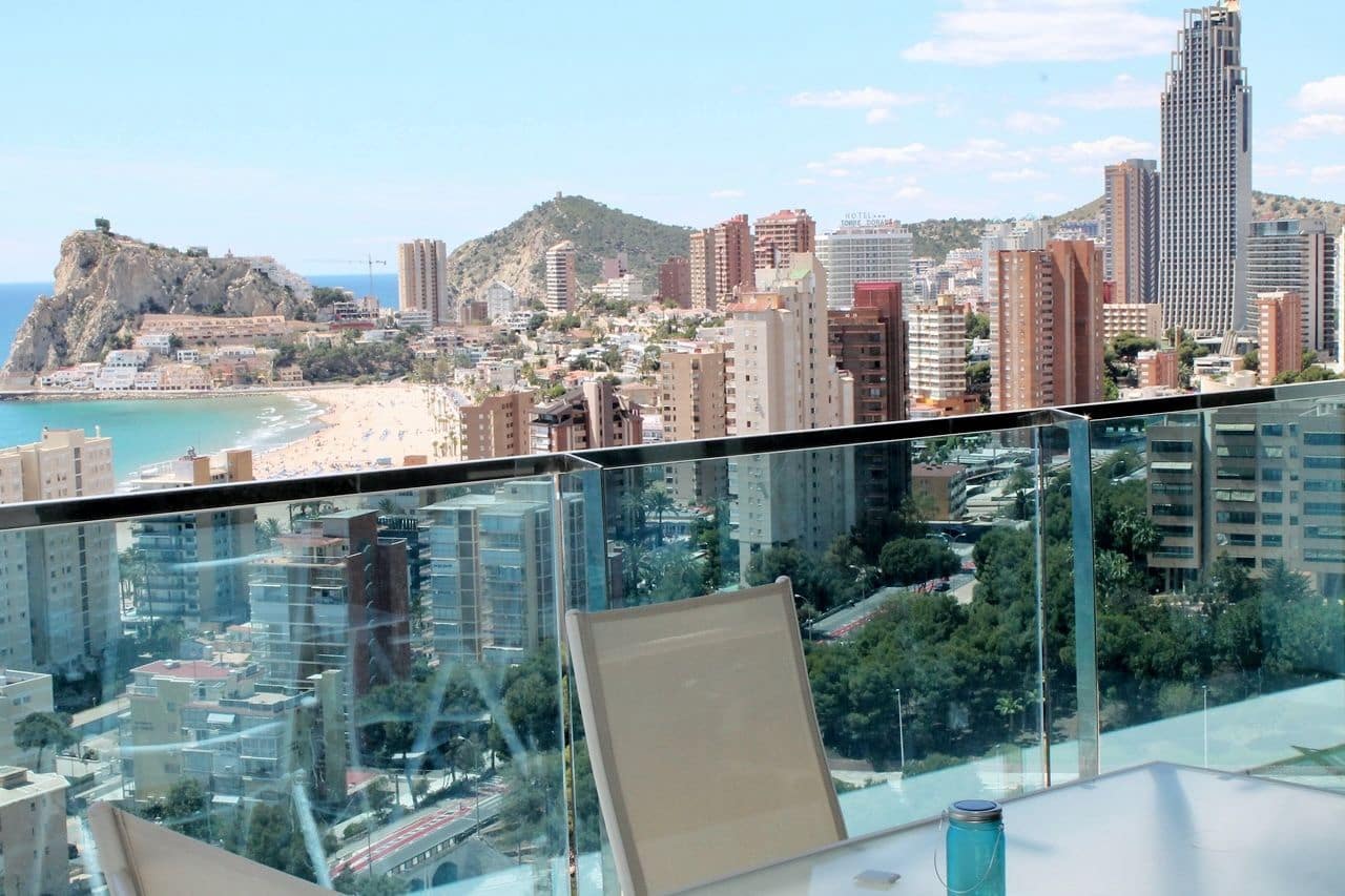 2 soveværelse Lejlighed til leje i Benidorm med swimmingpool garage - € 2.000 (Ref: 7064305)